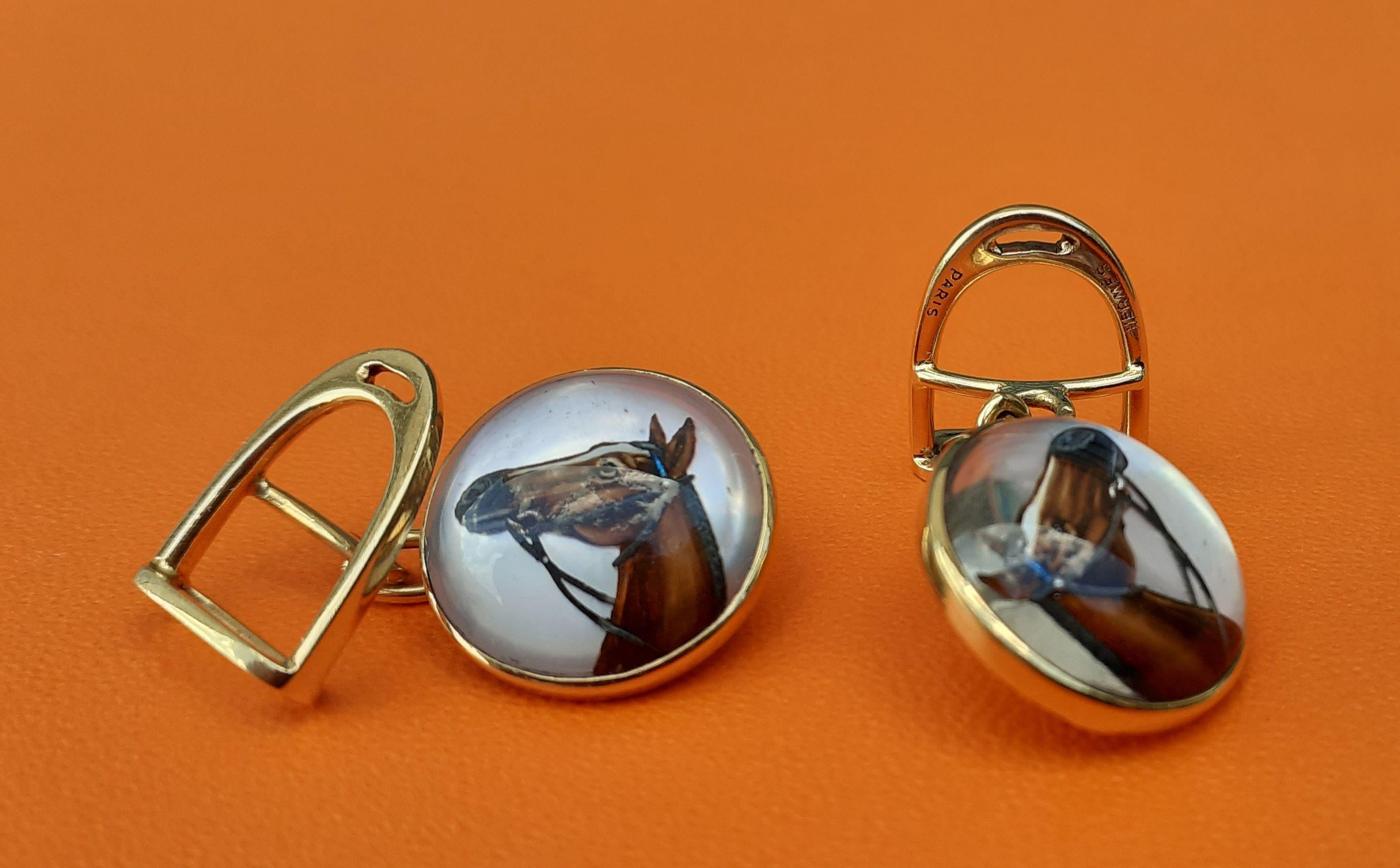 Exceptionnels boutons de manchette vintage Hermès Essex en cristal et or à motif étrier de cheval en vente 6