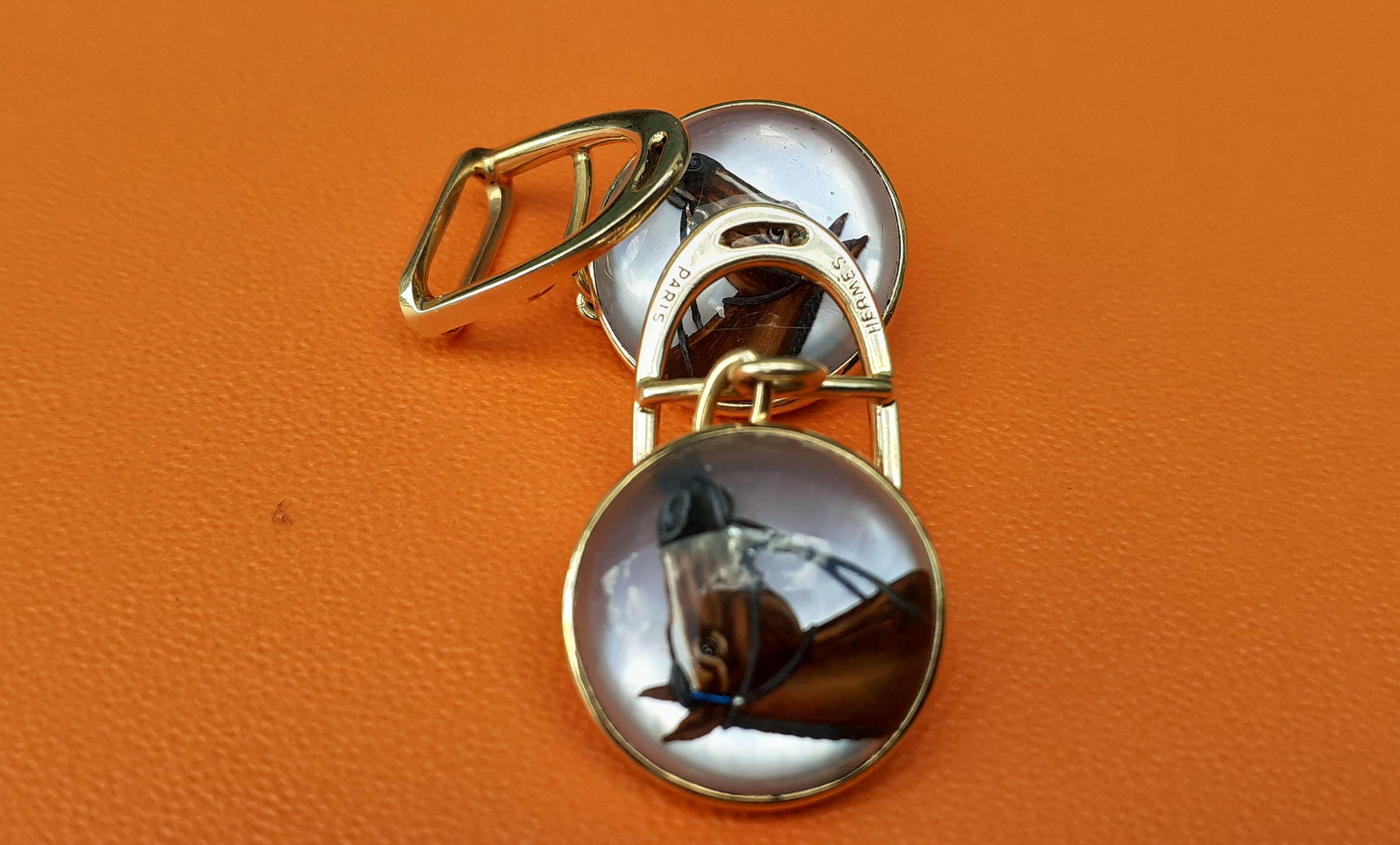 Exceptionnels boutons de manchette vintage Hermès Essex en cristal et or à motif étrier de cheval en vente 7