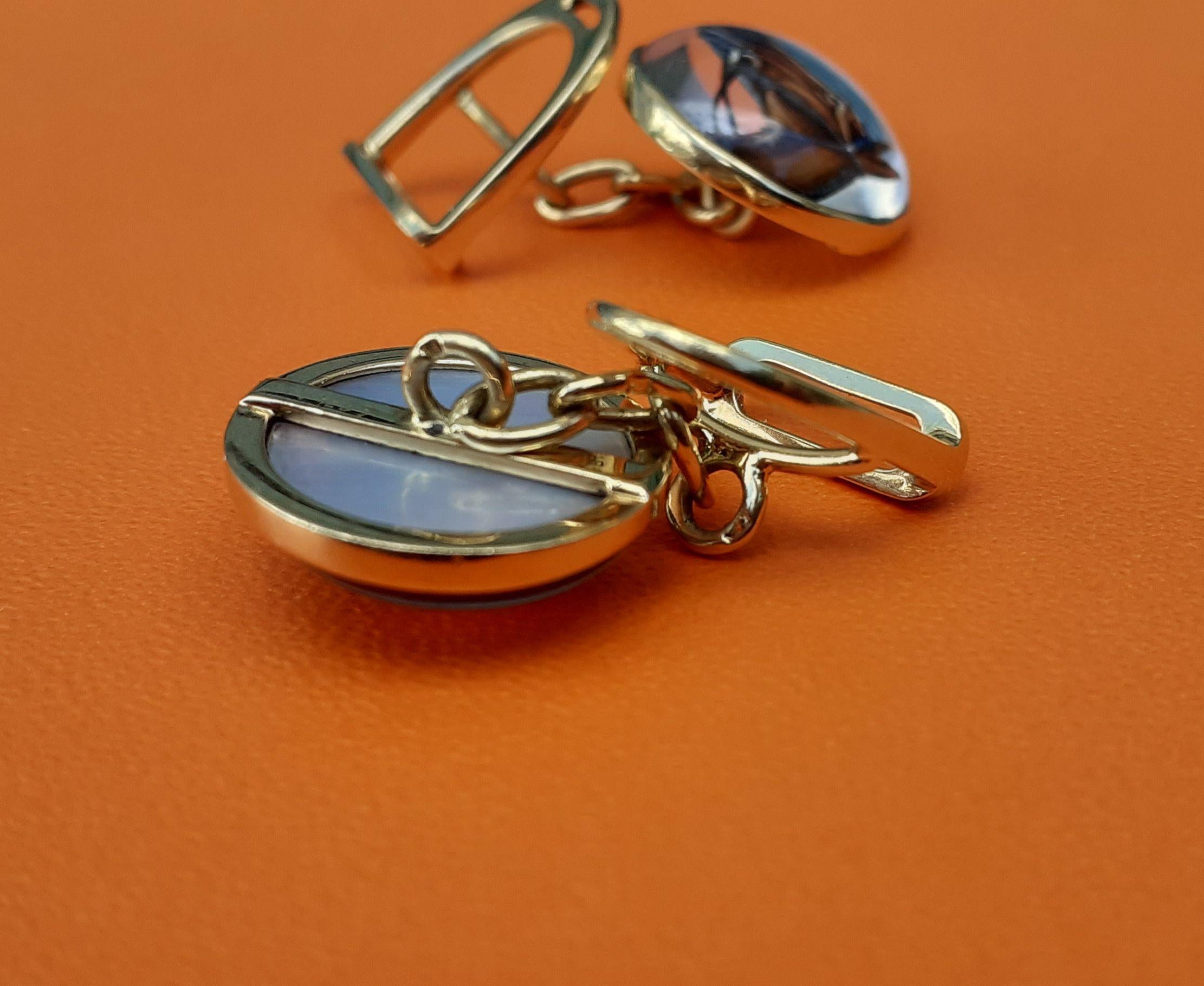 Exceptionnels boutons de manchette vintage Hermès Essex en cristal et or à motif étrier de cheval en vente 8