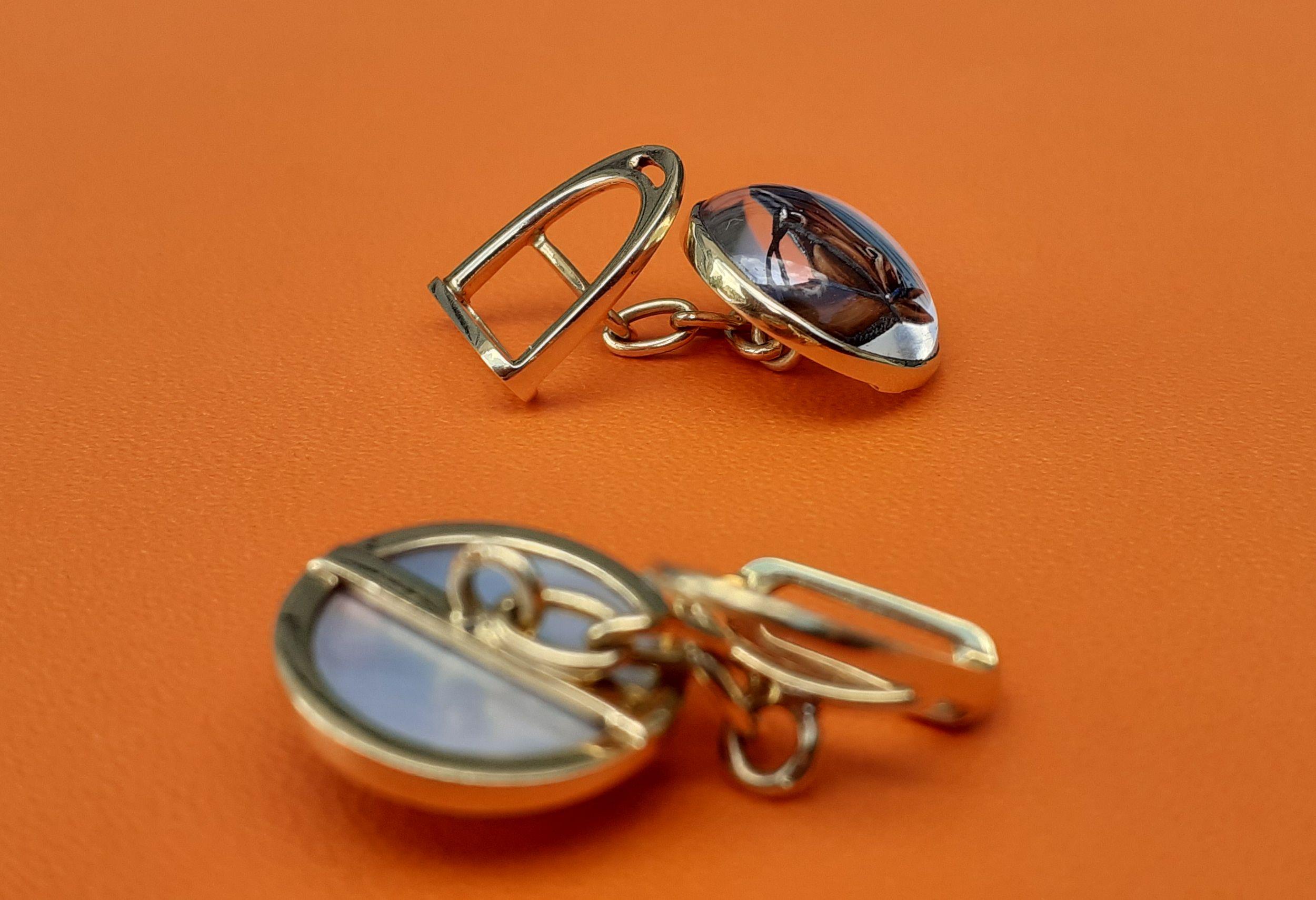 Exceptionnels boutons de manchette vintage Hermès Essex en cristal et or à motif étrier de cheval en vente 9