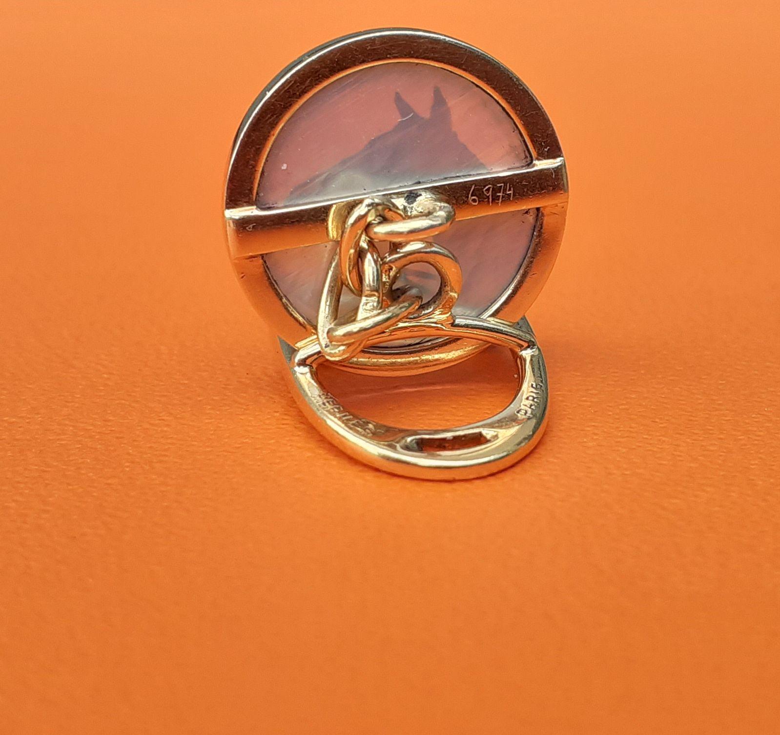 Exceptionnels boutons de manchette vintage Hermès Essex en cristal et or à motif étrier de cheval en vente 10