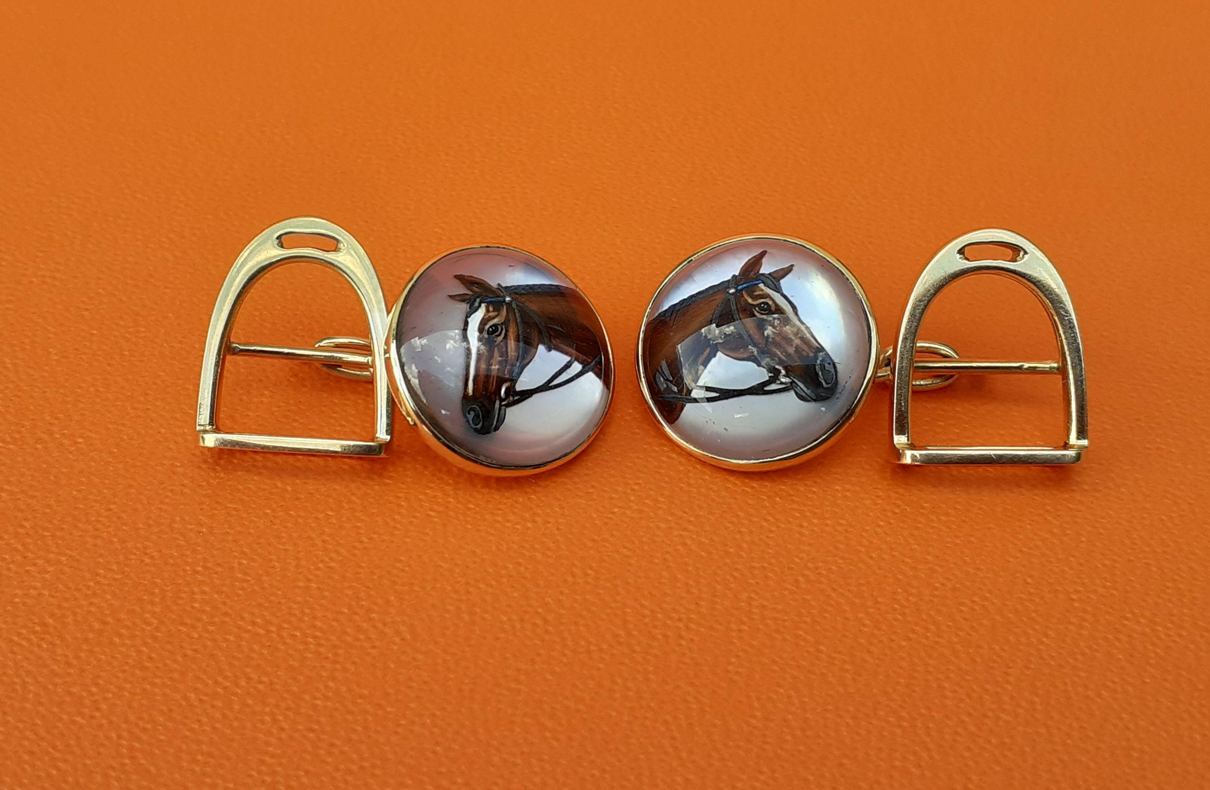 Exceptionnels boutons de manchette vintage Hermès Essex en cristal et or à motif étrier de cheval en vente 1