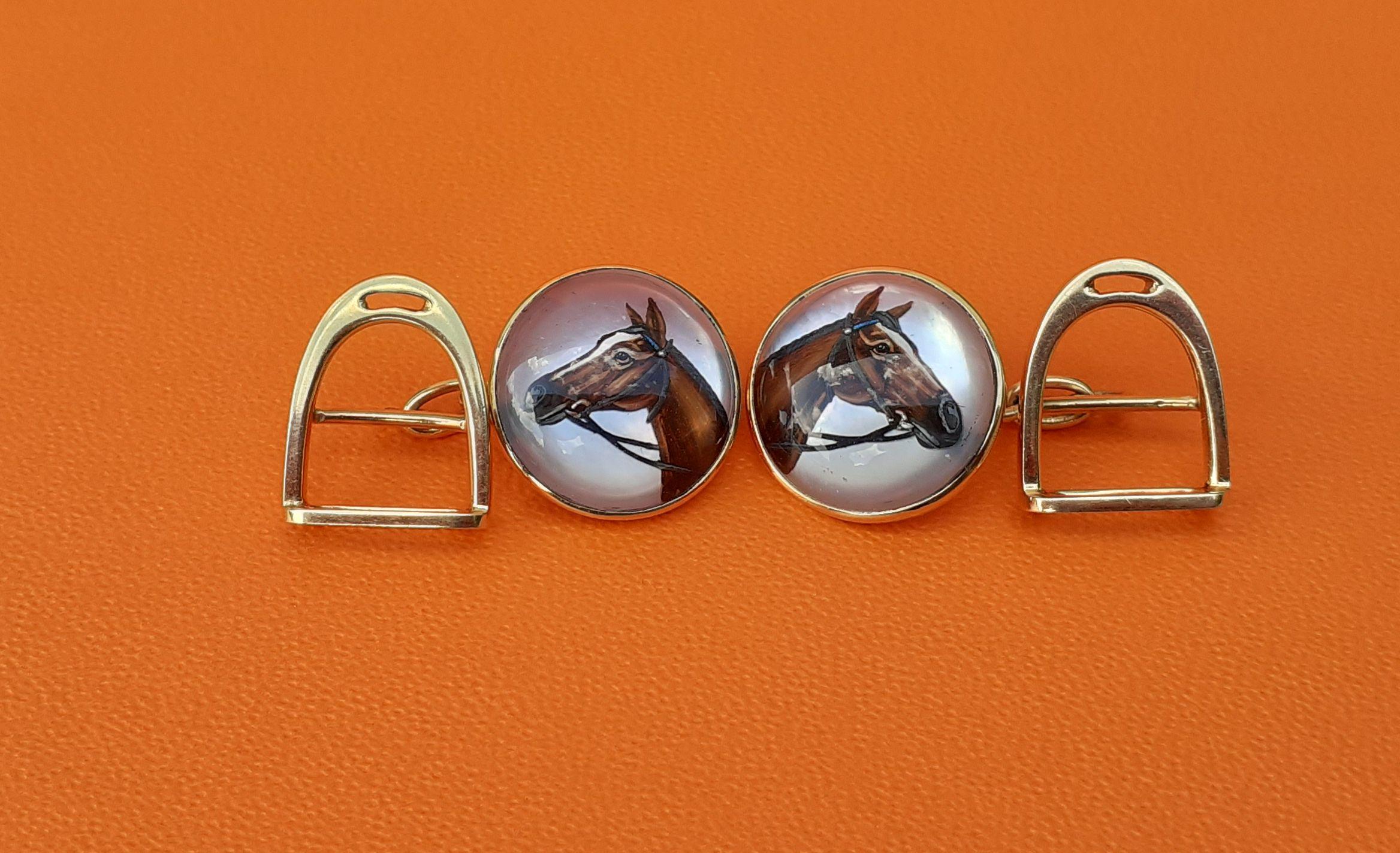 Exceptionnels boutons de manchette vintage Hermès Essex en cristal et or à motif étrier de cheval en vente 2