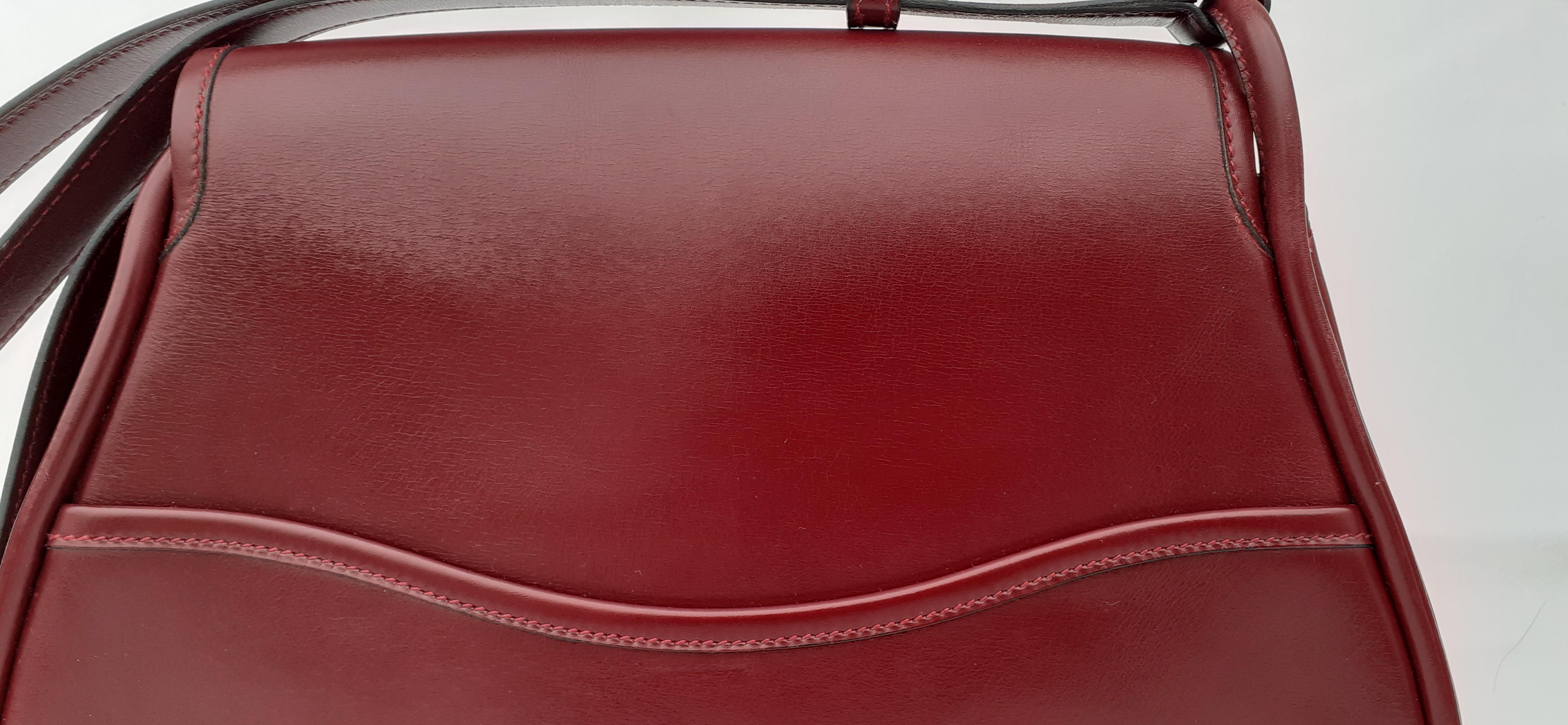 Außergewöhnliche Hermès Vintage Glika Tasche Rouge H Box Leder Golden Hdw 28 cm im Angebot 6