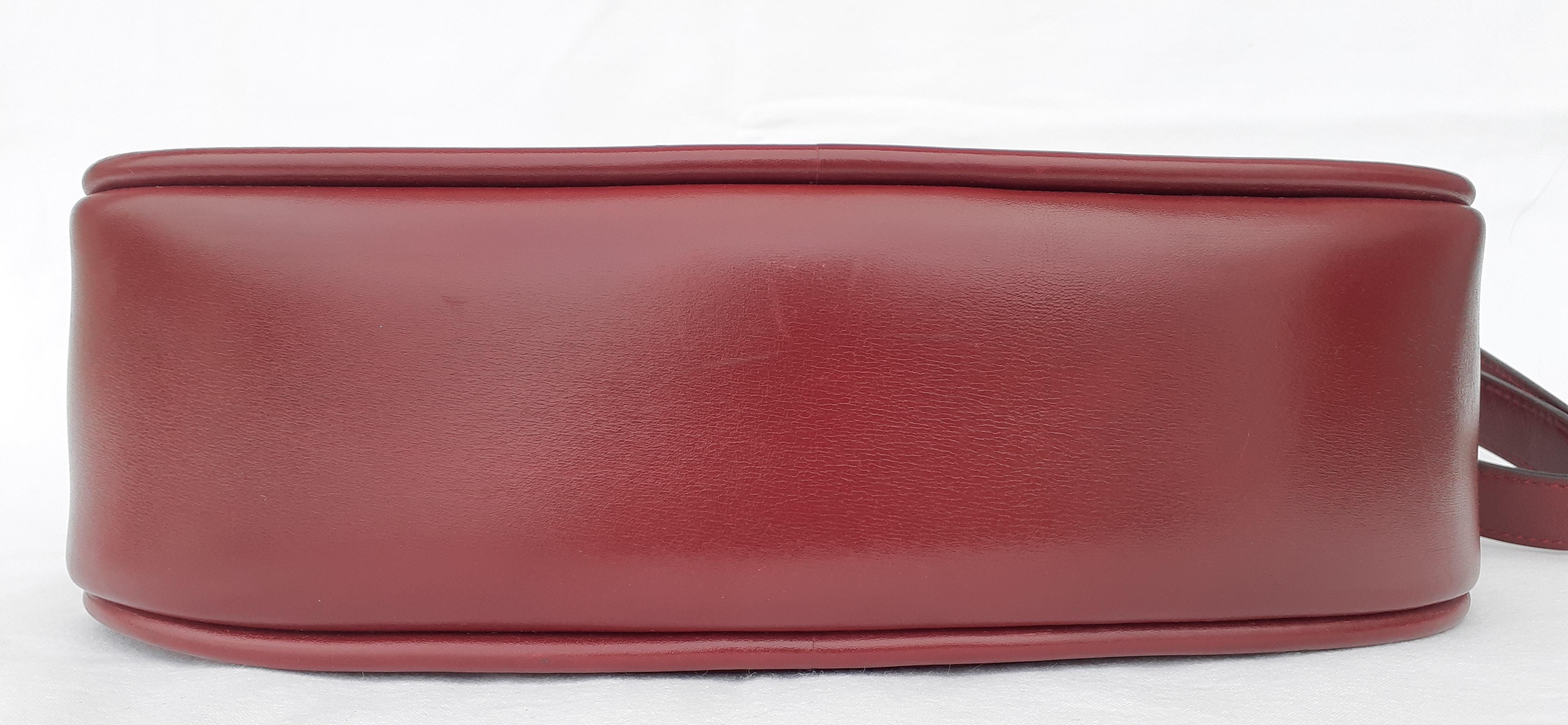 Women's Exceptional Hermès Vintage Glika Bag Rouge H Box Leather Golden Hdw 28 cm For Sale