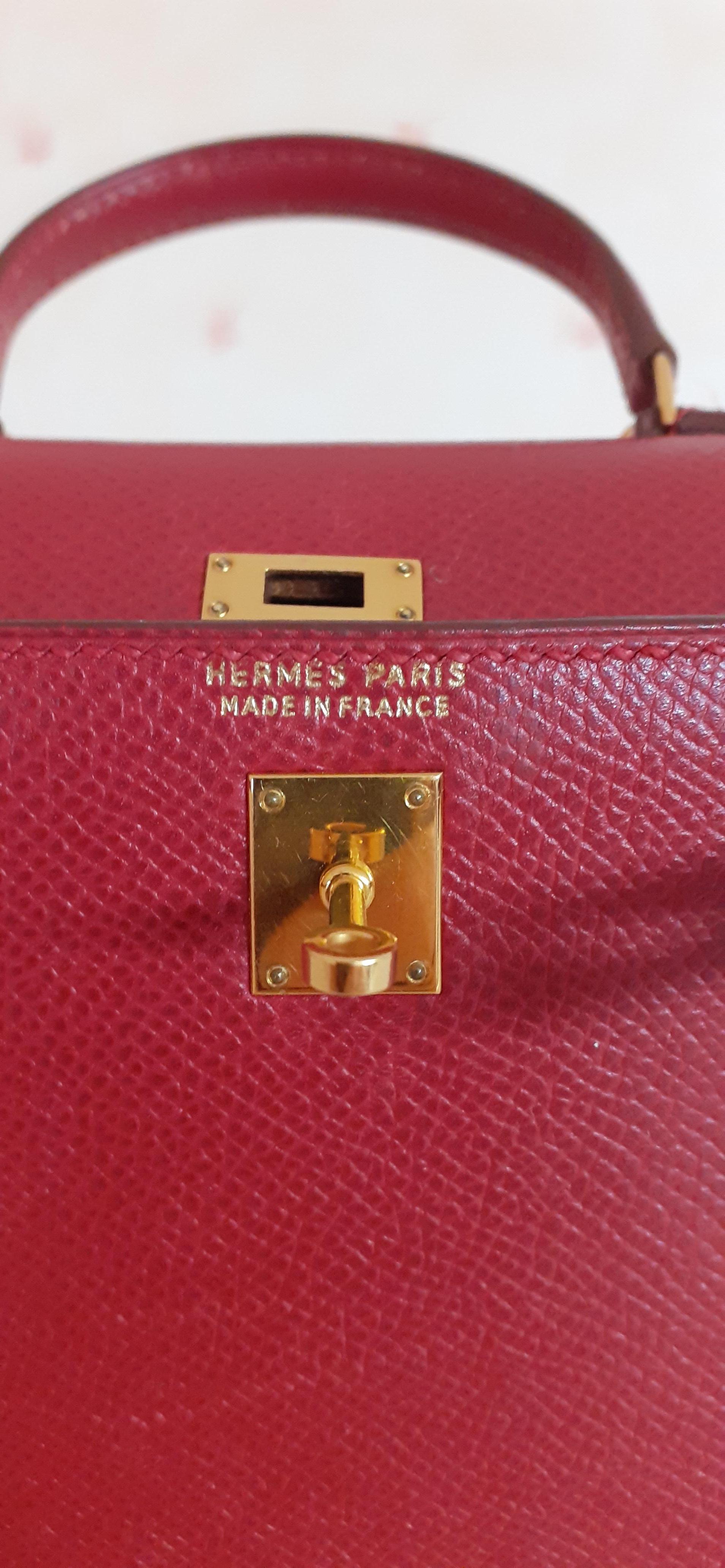 Außergewöhnliche Hermès Vintage Micro Kelly 15 cm Sellier Tasche Rot Leder Gold Hdw im Angebot 6