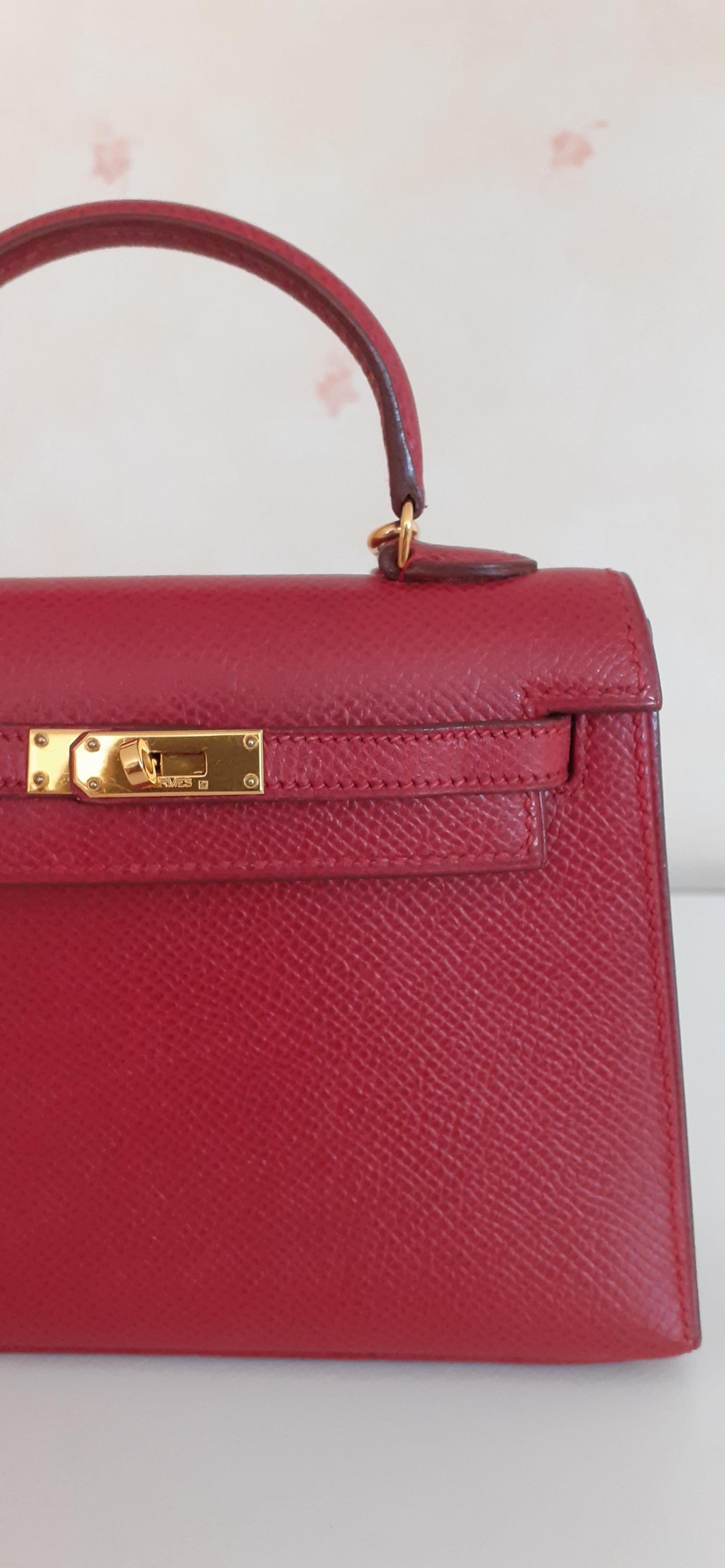 Exceptionnel Hermès Vintage Micro Kelly 15 cm Sellier Sac Cuir Rouge Or Hdw en vente 2
