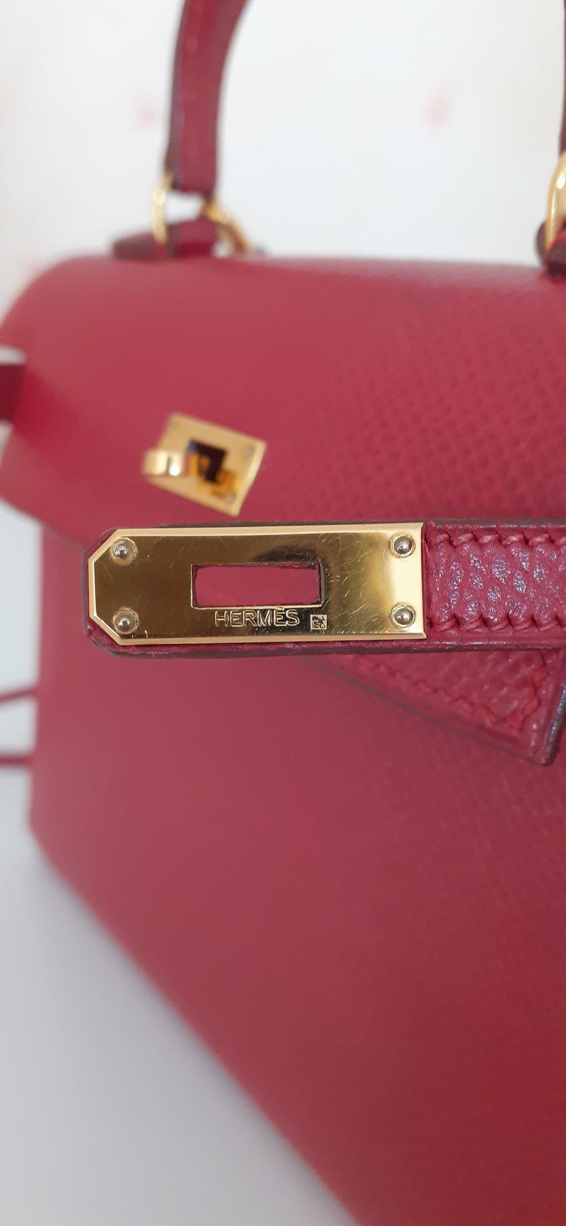 Außergewöhnliche Hermès Vintage Micro Kelly 15 cm Sellier Tasche Rot Leder Gold Hdw Damen im Angebot