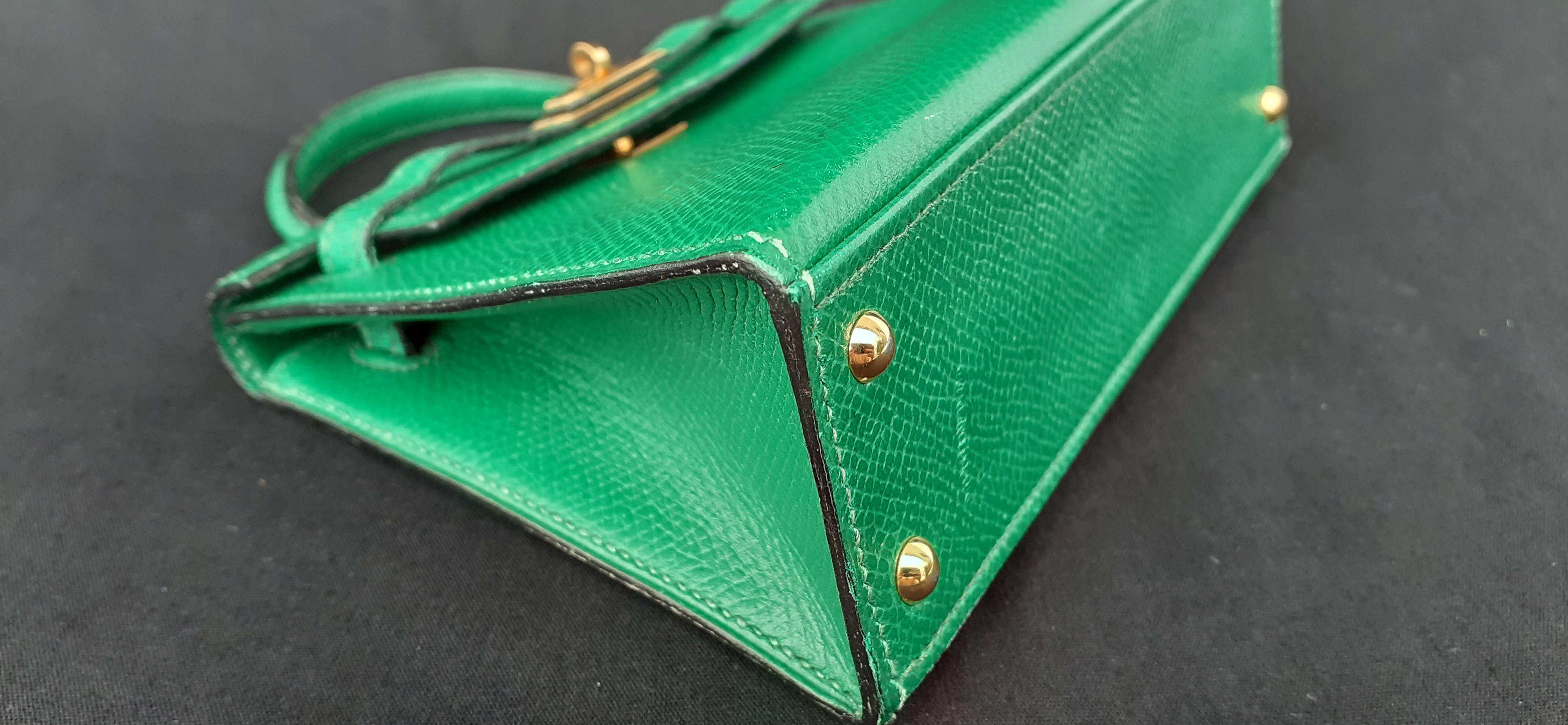 Exceptional Hermès Vintage Micro Kelly 15 cm Sellier Bag Green Leather Gold Hdw 3