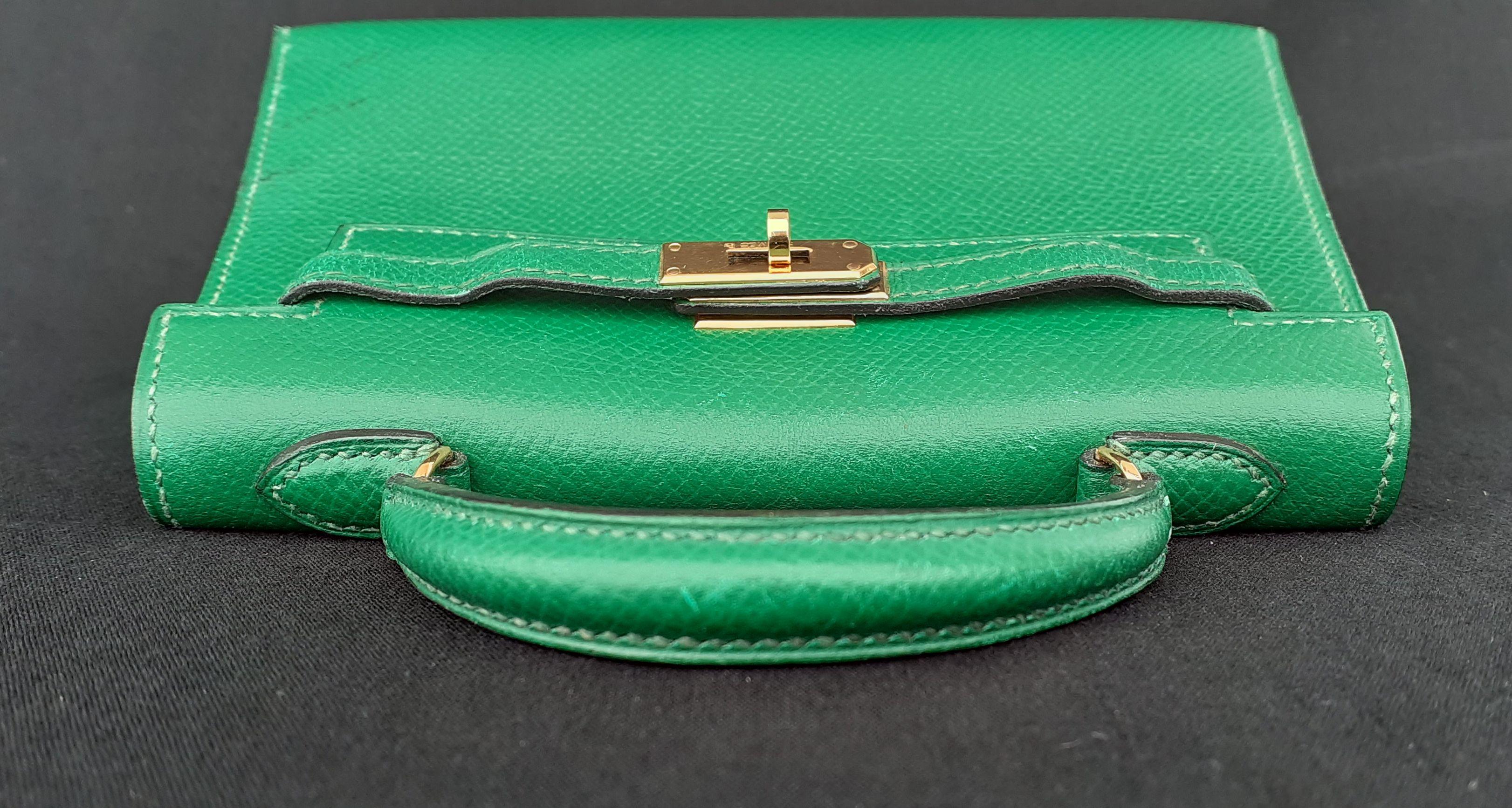 Exceptional Hermès Vintage Micro Kelly 15 cm Sellier Bag Green Leather Gold Hdw 1