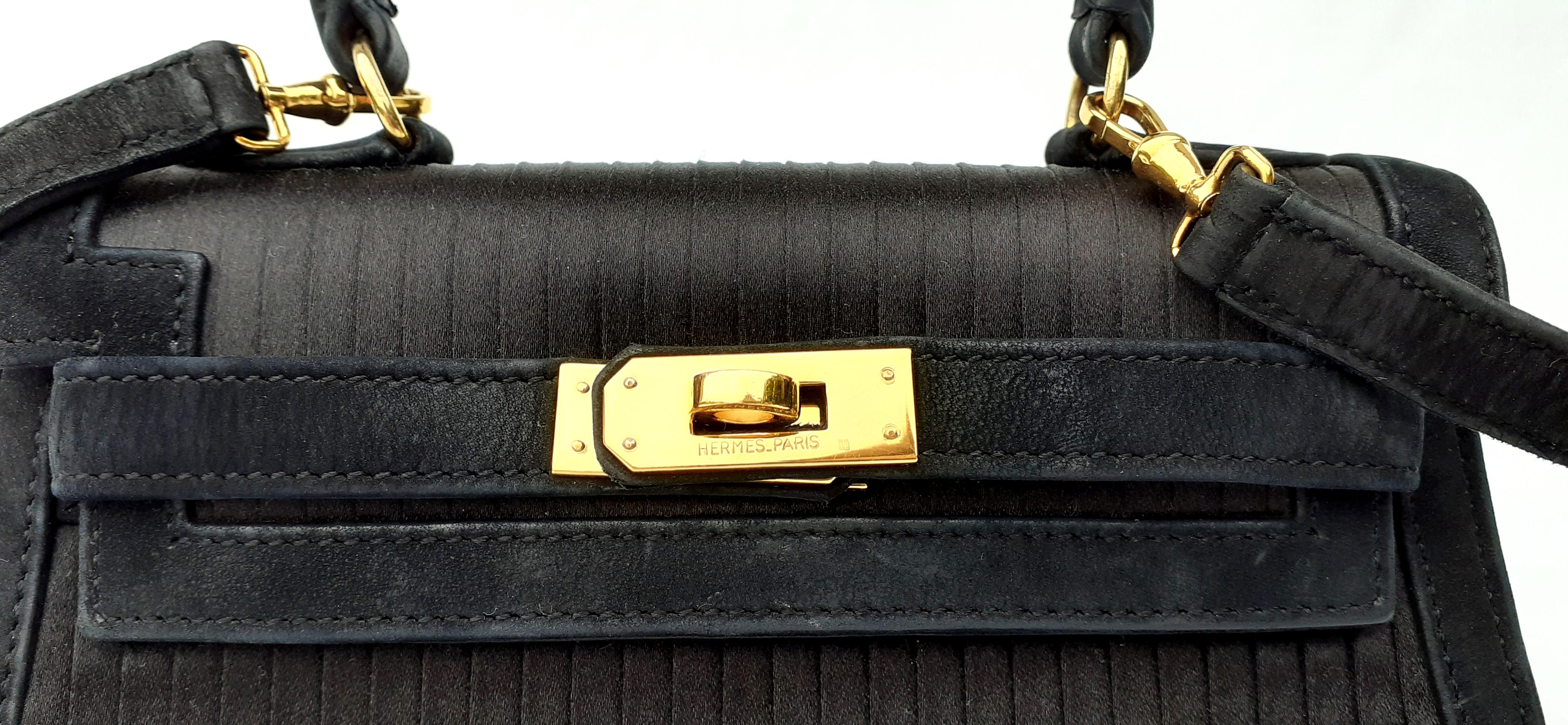 Exceptionnel Hermès Vintage Mini Kelly Sellier Sac Satin et Doblis Or Hdw 20cm en vente 1