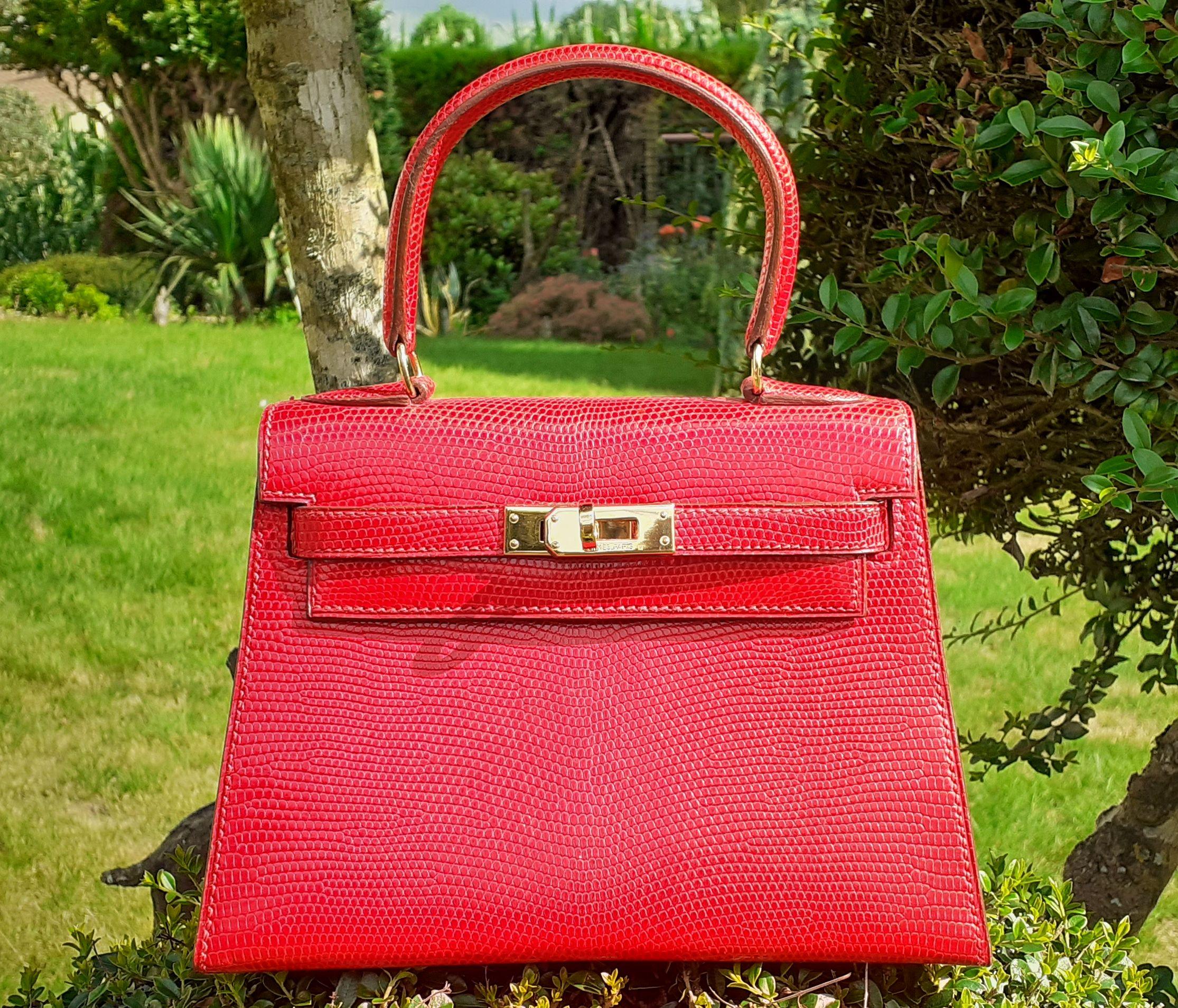 Exceptional Hermès Vintage Mini Kelly Sellier Bag Shiny Red Lizard Gold Hdw 20cm 14