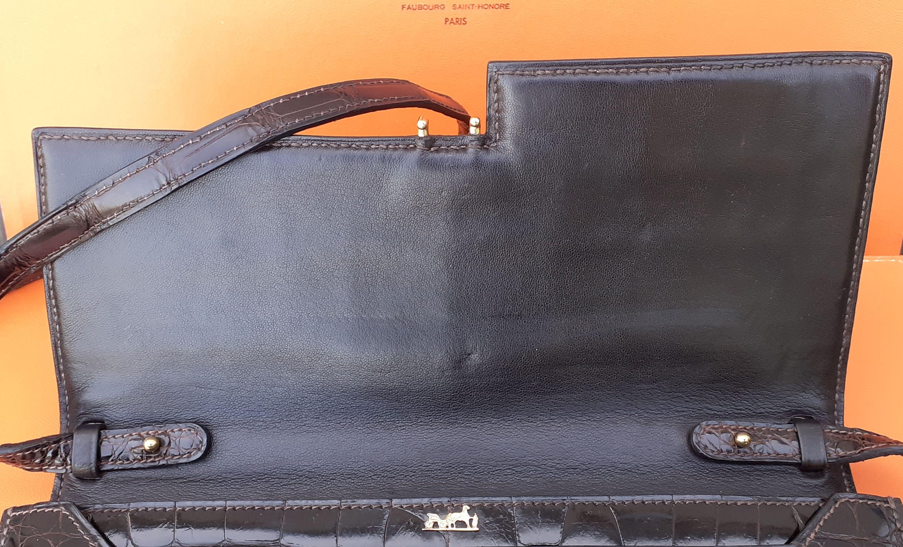 Exceptional Hermès Vintage Padlock Purse Clutch Bag Shiny Brown Crocodile Ghw For Sale 3
