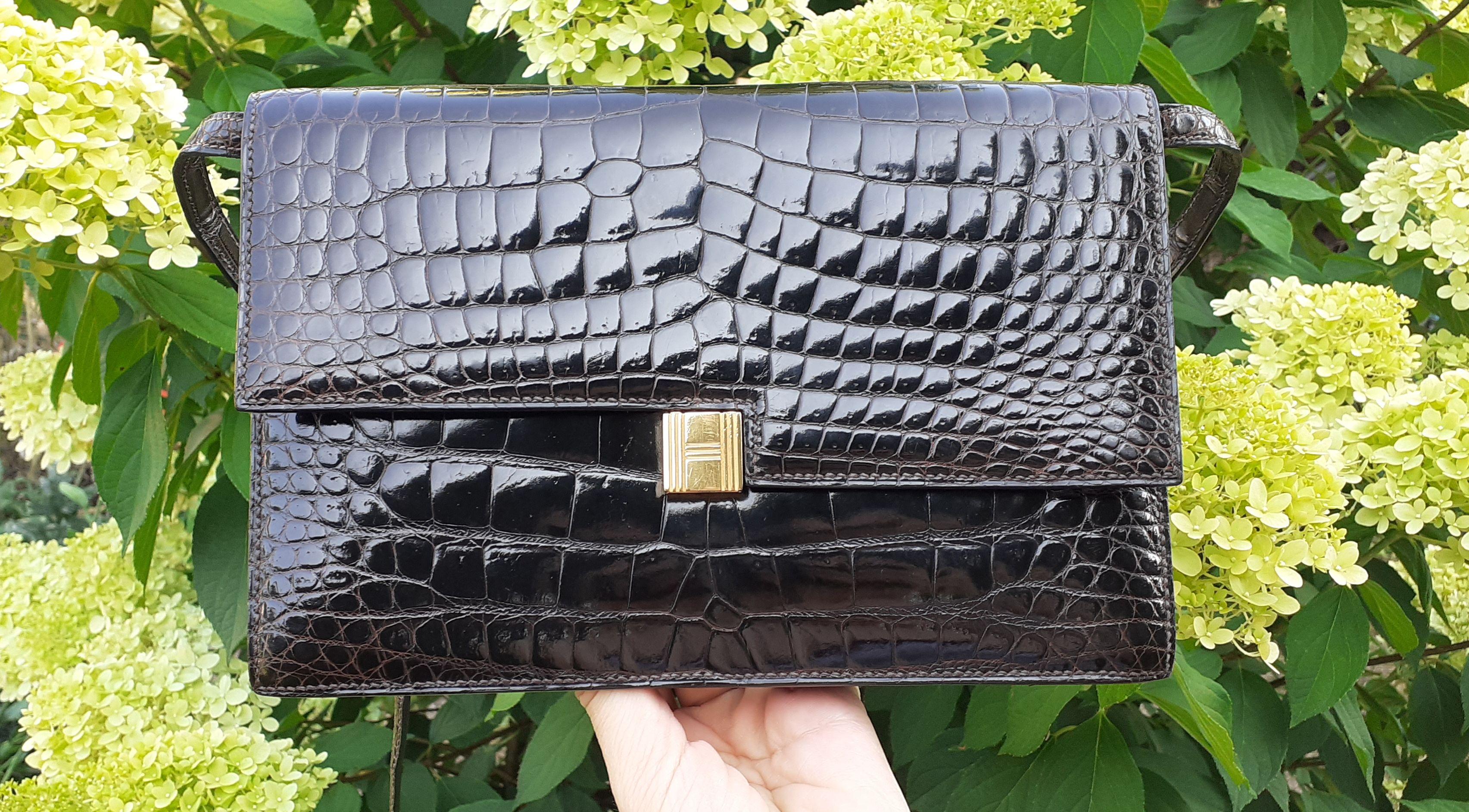 Exceptional Hermès Vintage Padlock Purse Clutch Bag Shiny Brown Crocodile Ghw For Sale 11