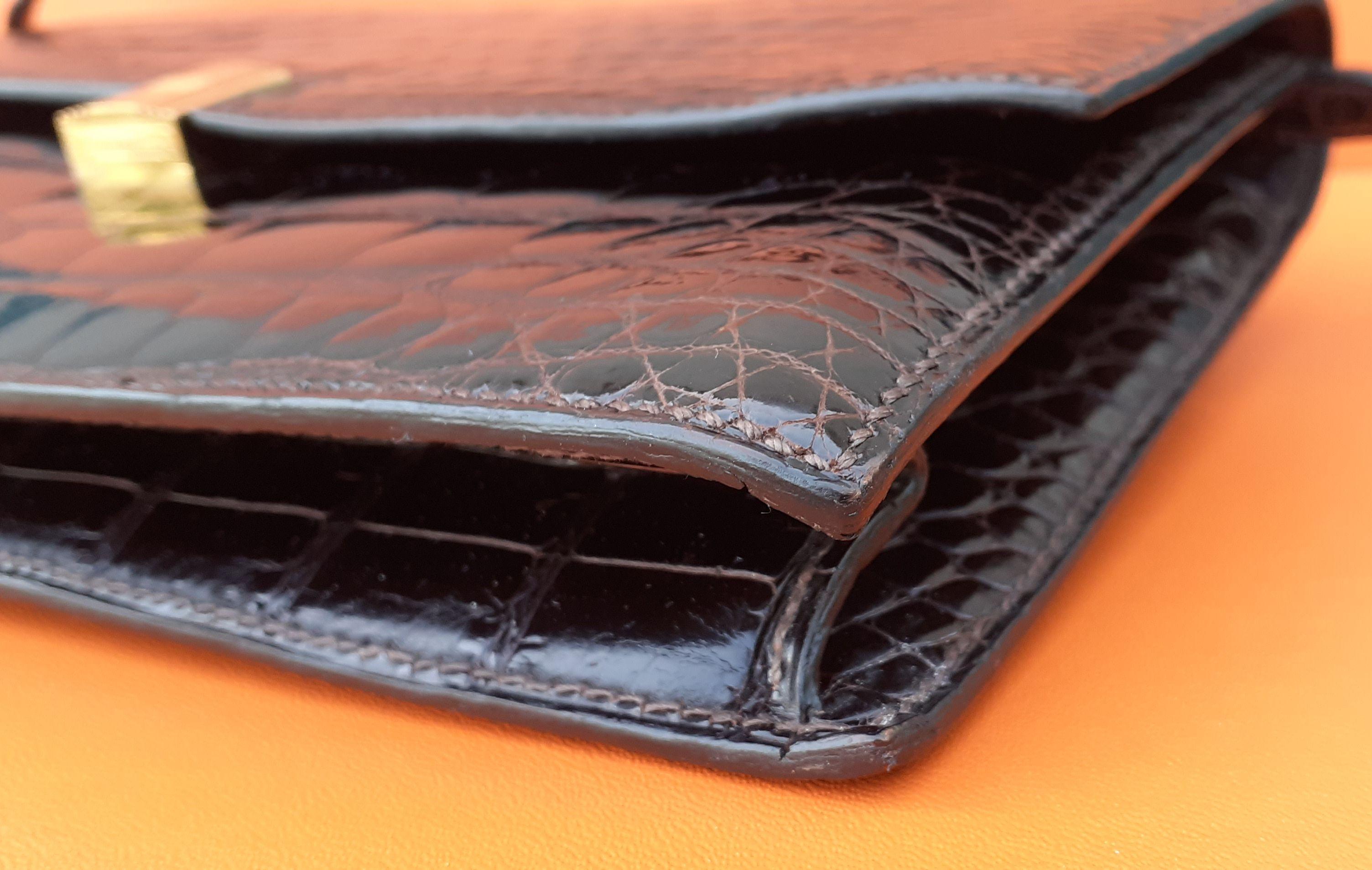 Black Exceptional Hermès Vintage Padlock Purse Clutch Bag Shiny Brown Crocodile Ghw For Sale