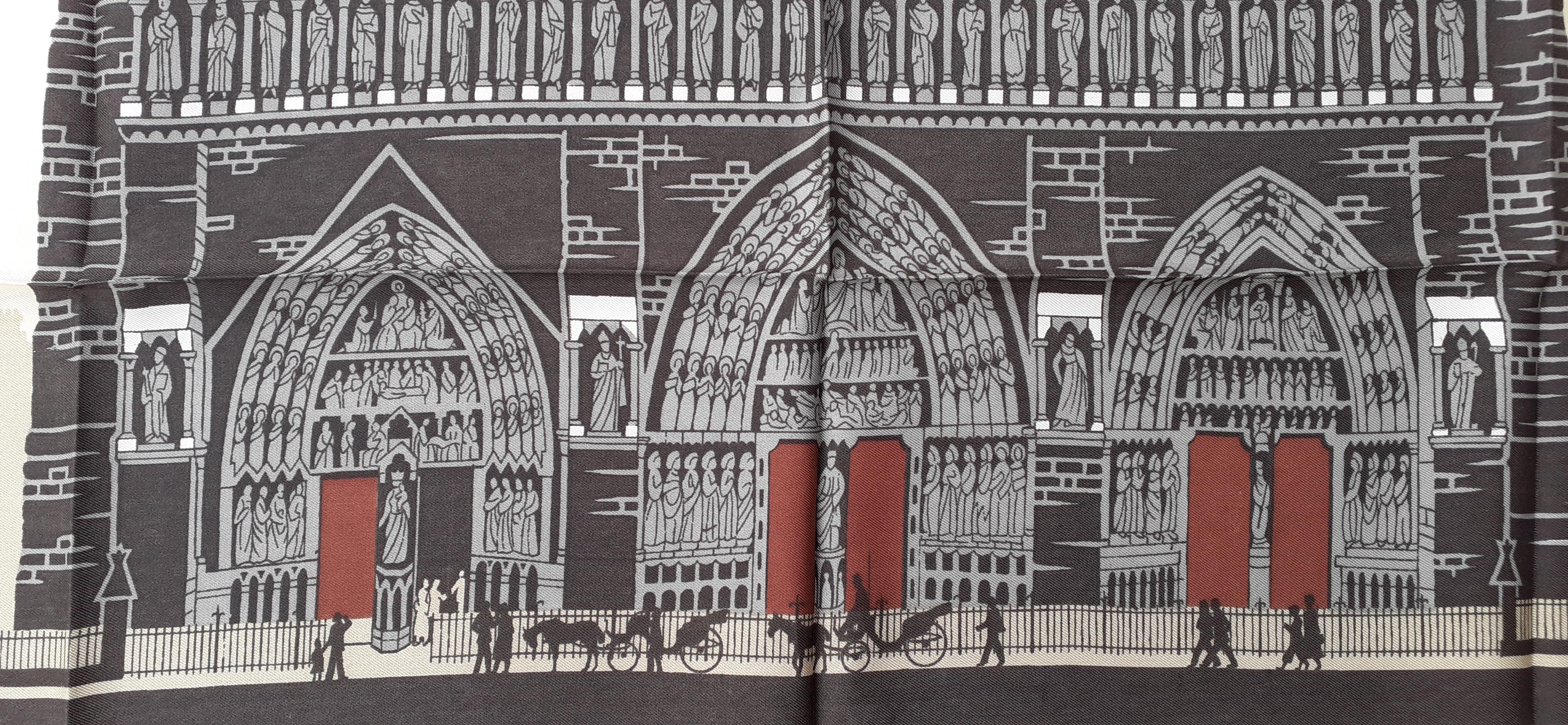  Exceptionnel Foulard en soie Hermès Vintage Notre Dame de Paris avec vieille flèche RARE Pour femmes 