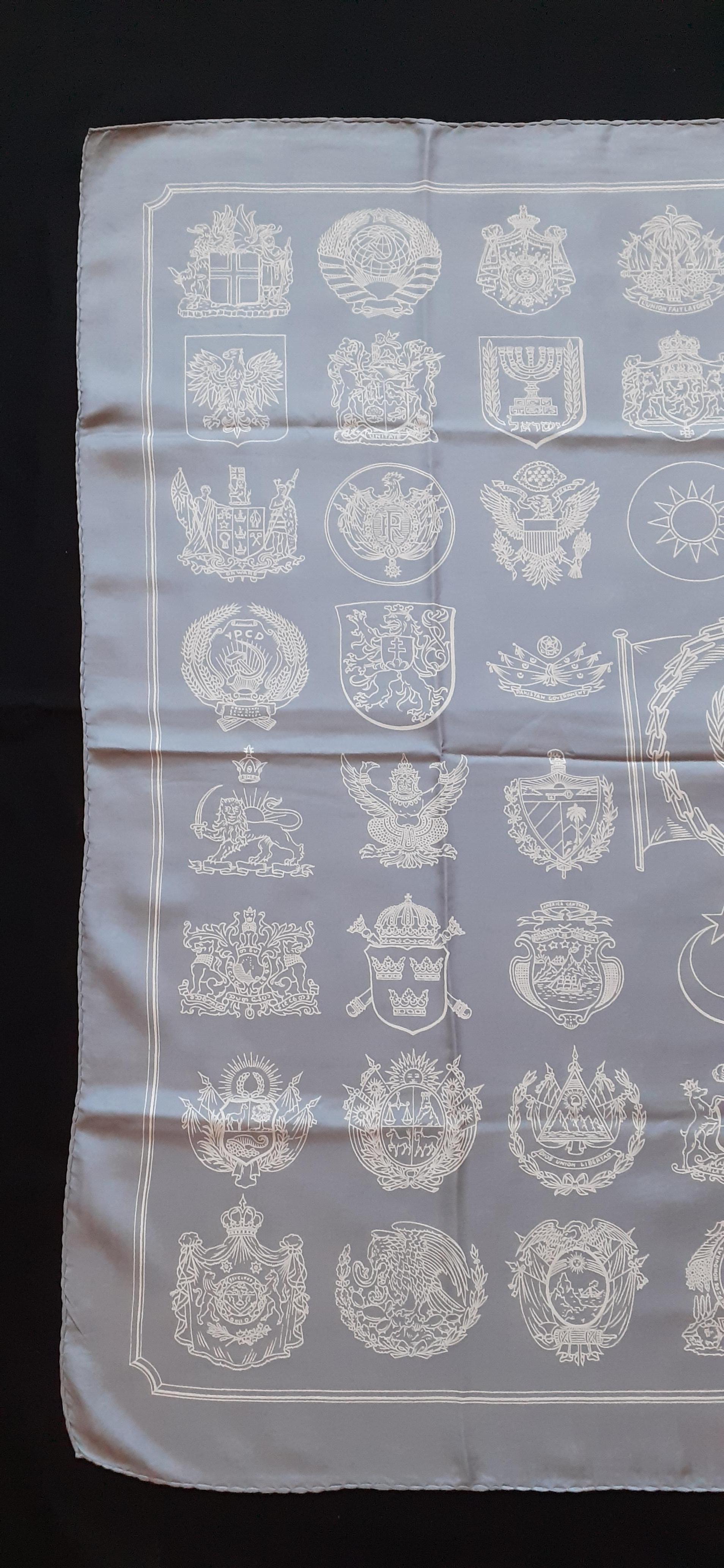 Extremely Rare Authentic Hermès Vintage Scarf

Pattern: 