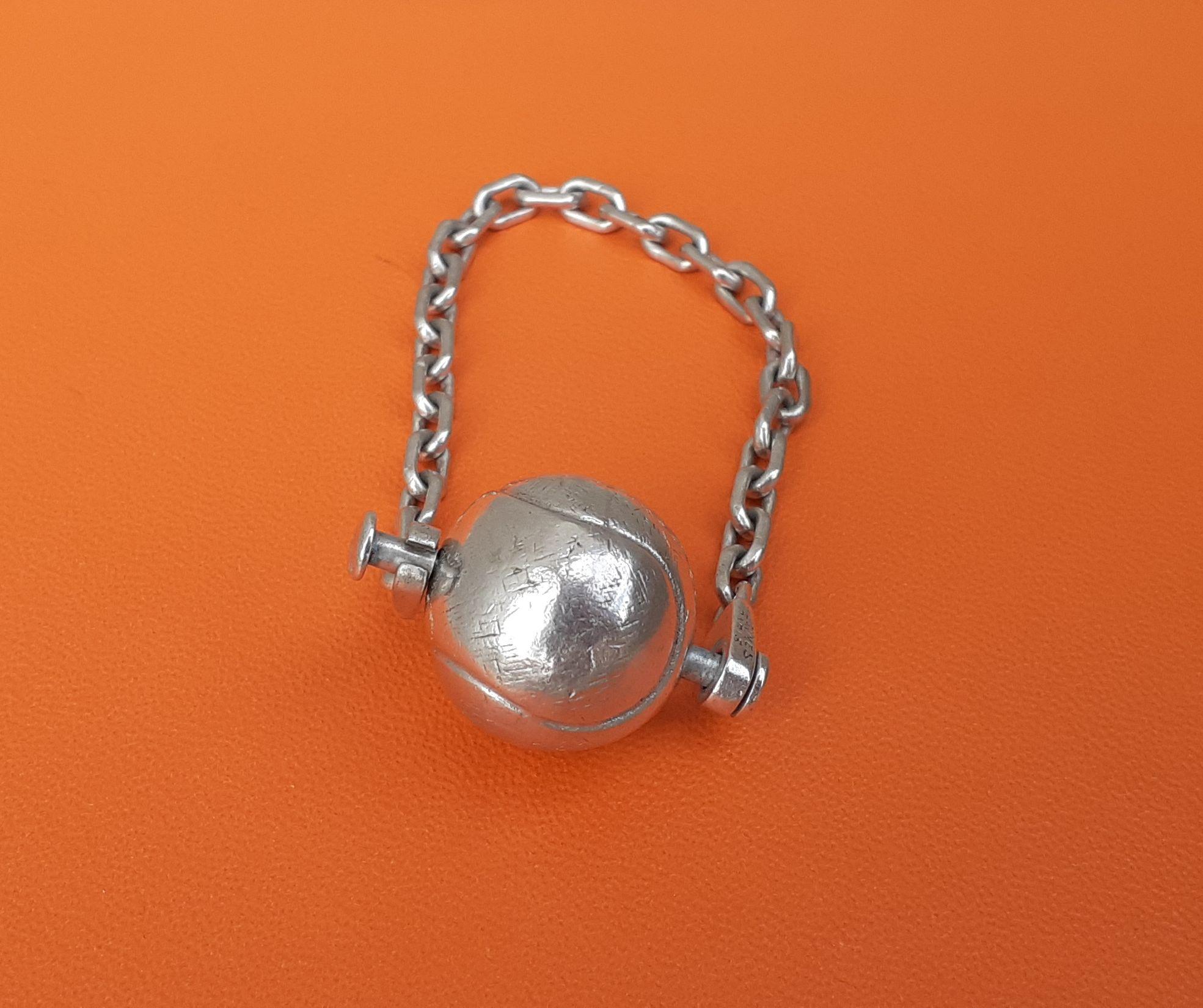 Rare Authentic Hermès Key Ring

In shape of a Tennis Ball

Vintage item

Made of silver

Colorways: silver

