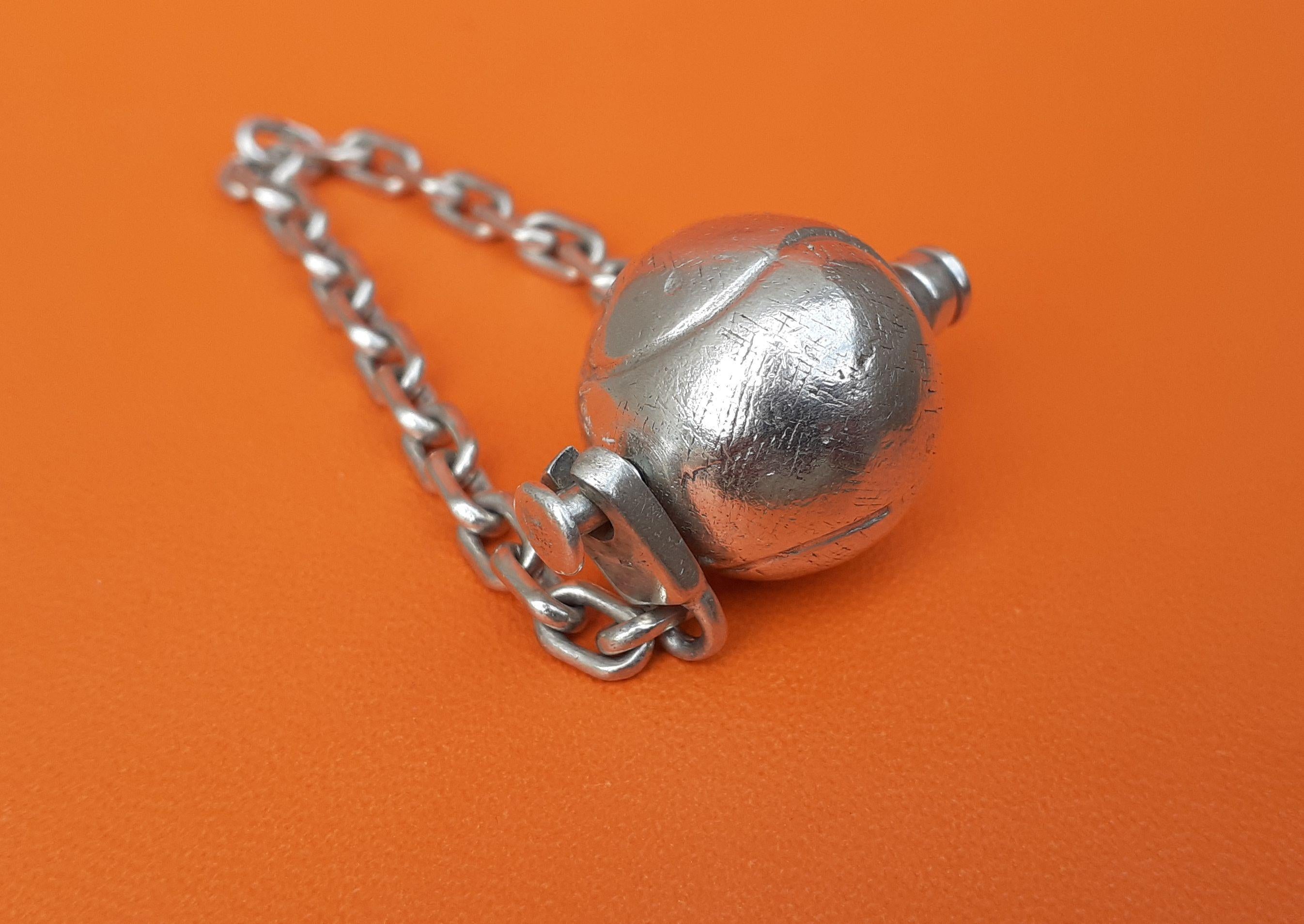 Exceptional Hermès Vintage Tennis Ball Key Ring Keychain in Silver Rare For Sale 2