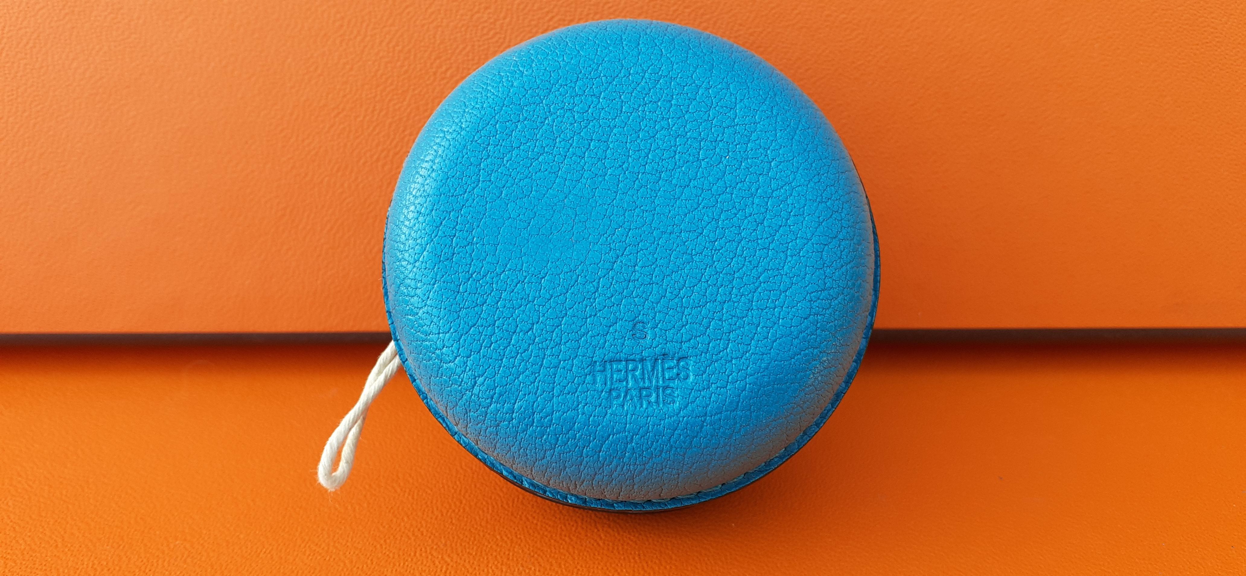 Außergewöhnliche Hermès Yo-Yo Yoyo Spielzeug in blauem Leder  im Angebot 4