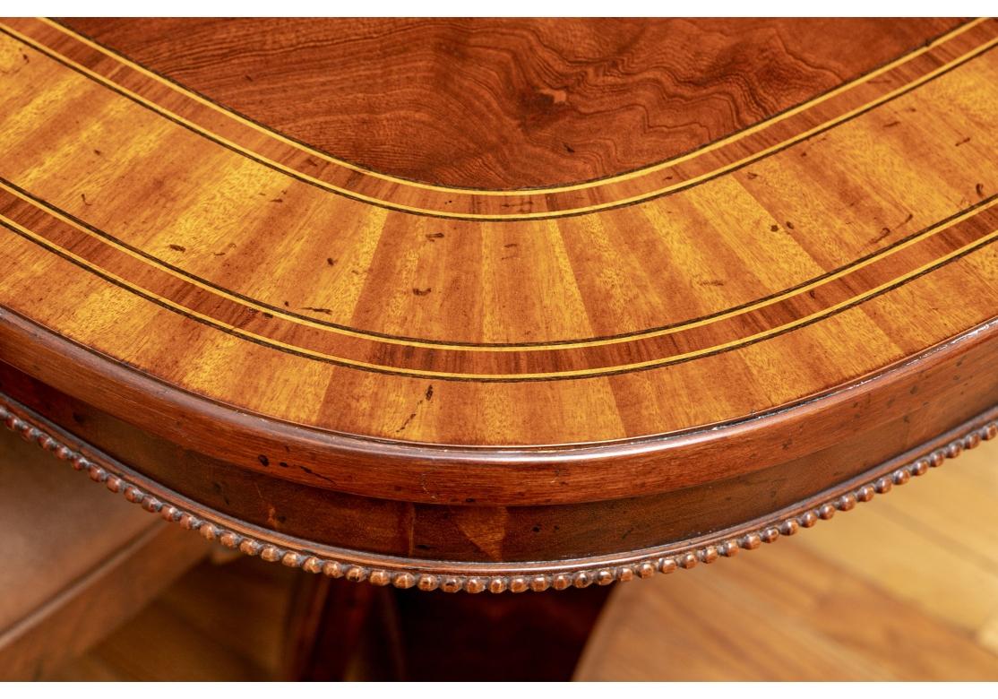 Bois Exceptionnelle table à rallonge à deux pieds en acajou Hickory White en vente