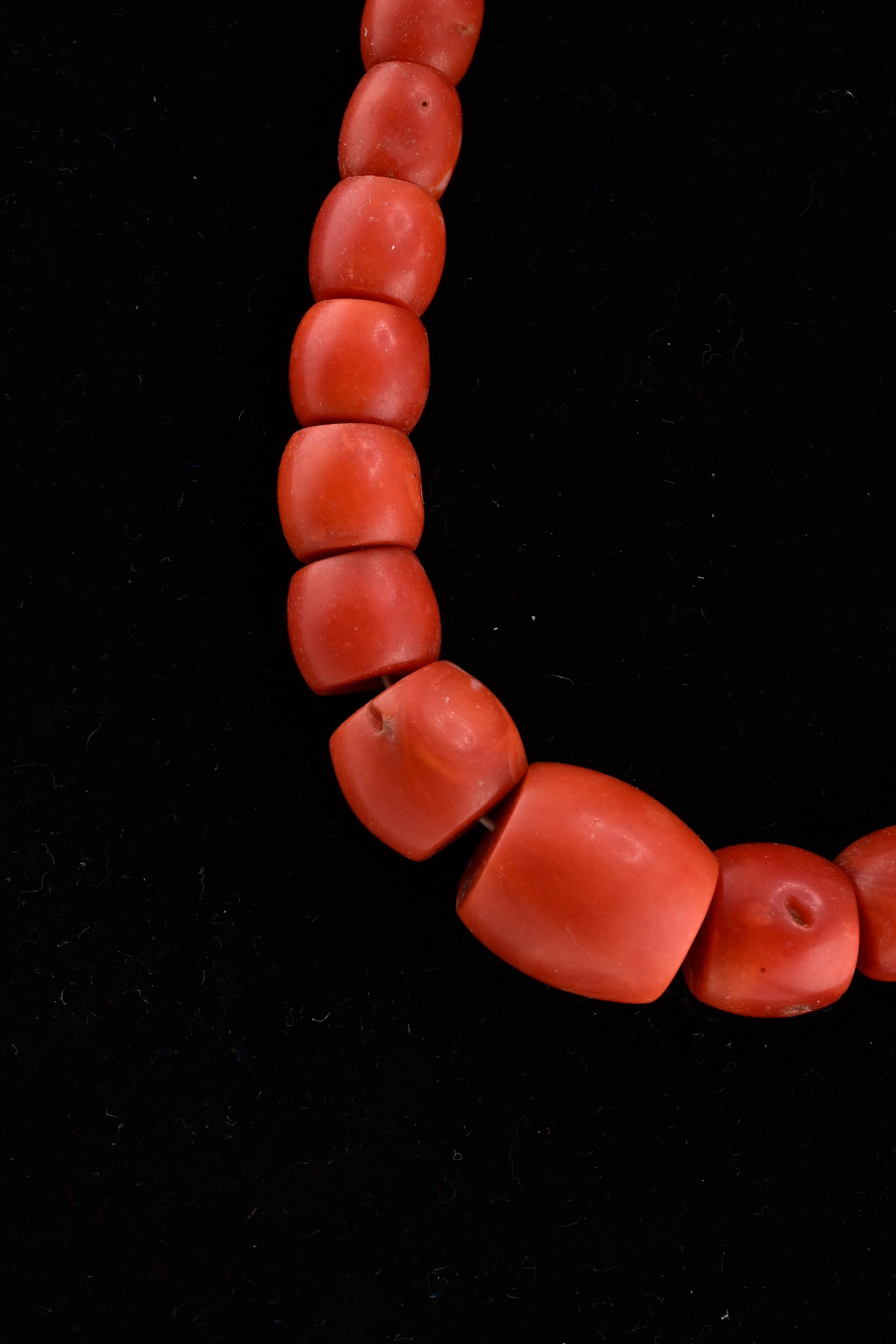 Exceptional High Quality Japanese AKA Red Coral Necklace 46.92 Grams In Good Condition In Media, PA
