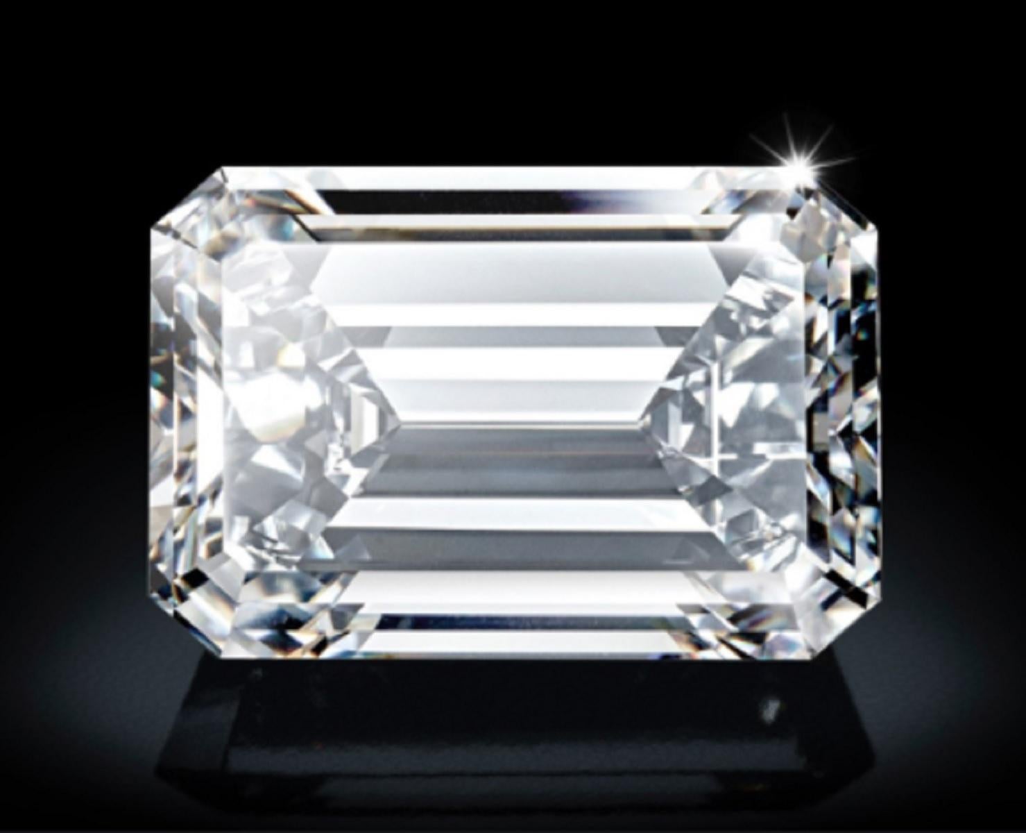 An incredible stone exceptional in color, clarity, cut is very difficult to find a VS1 clarity emerald cut diamond of this dimensions!
Please inquire us if you require more pictures or videos 