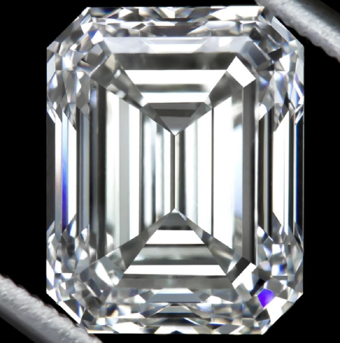 An extraordinary GIA certified 4.50 carat emerald cut diamond ring.
The main stone is an h color VVS2 Clarity 100% Eye clean stone


Please take a look at the video price is exceptional also considering is a very pure diamond 
