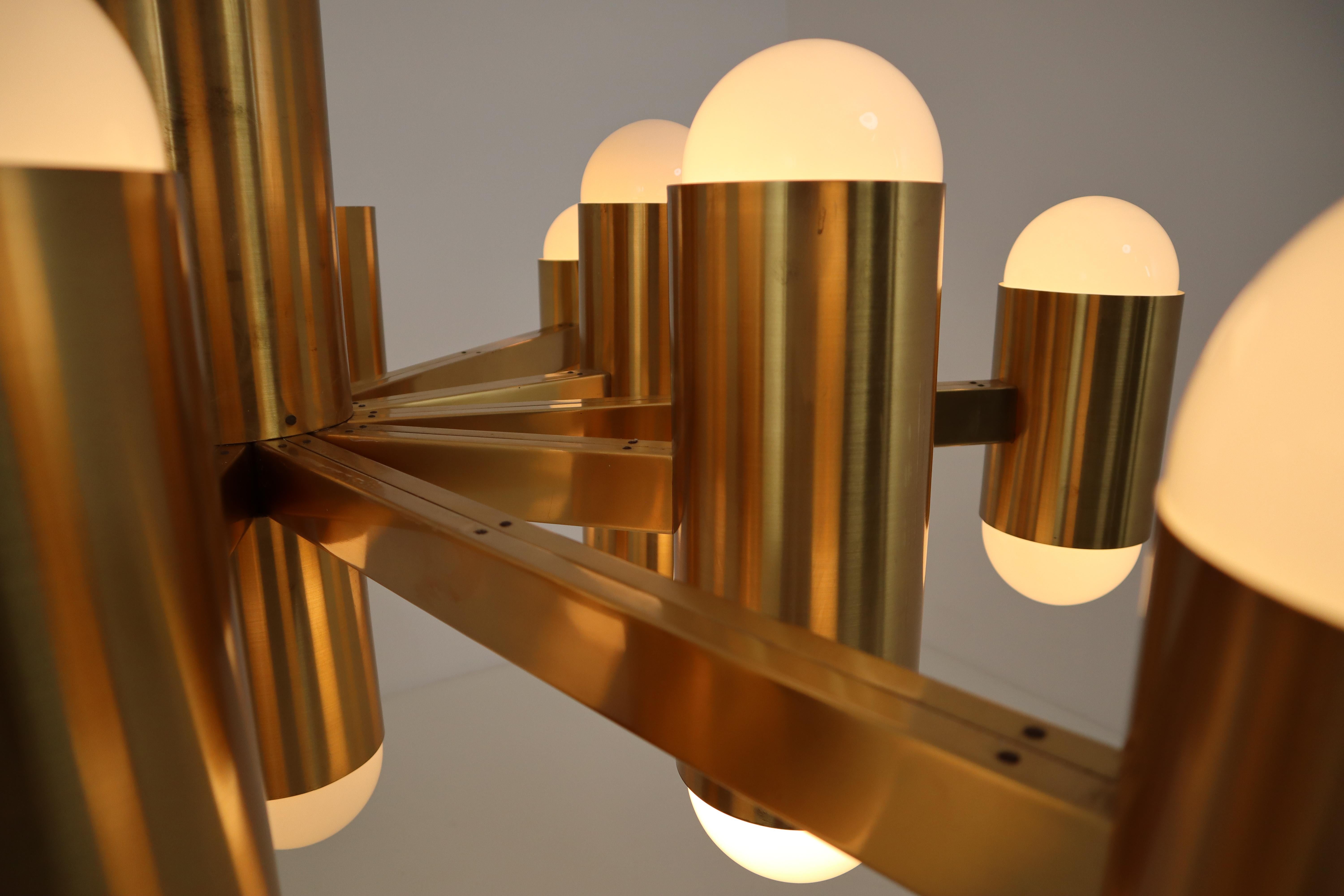 Exceptional Impressing Size Brass Chandelier Consist of Twenty-Six Lights In Good Condition In Almelo, NL