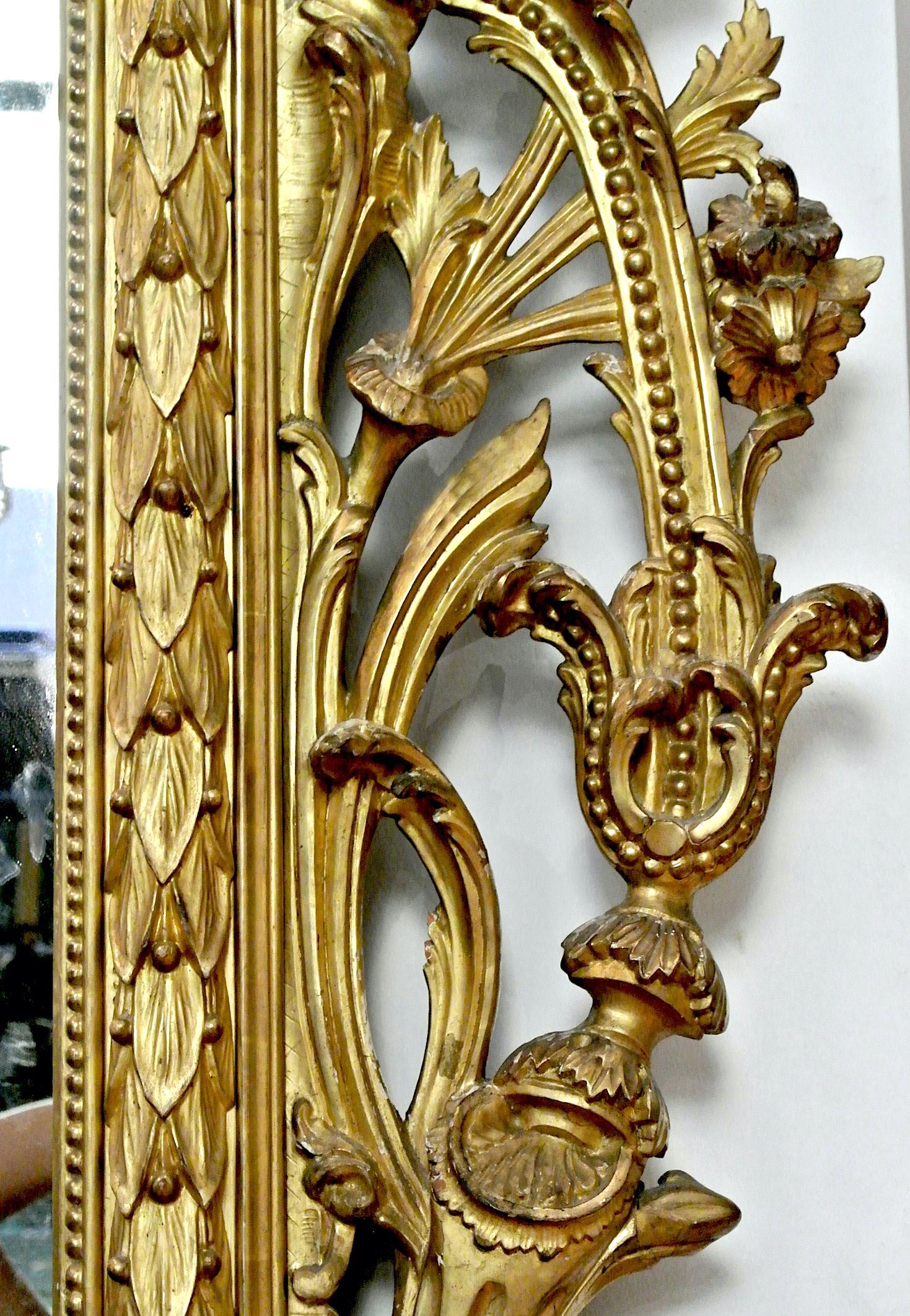 Exceptionnel miroir italien du 18ème siècle en bois doré sculpté Toscane 1740 en vente 4