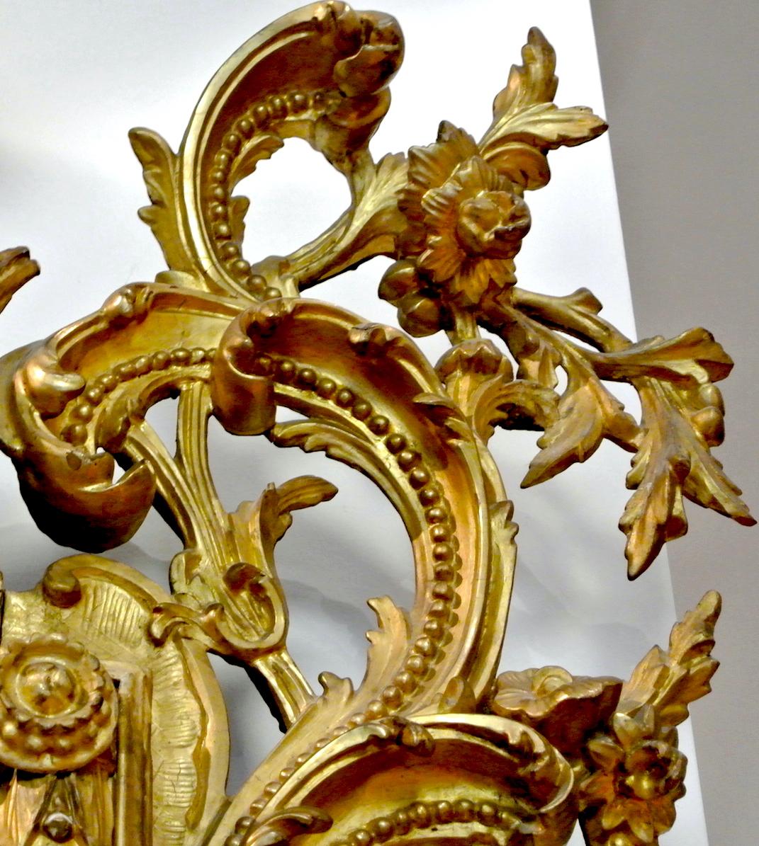 Exceptionnel miroir italien du 18ème siècle en bois doré sculpté Toscane 1740 en vente 6