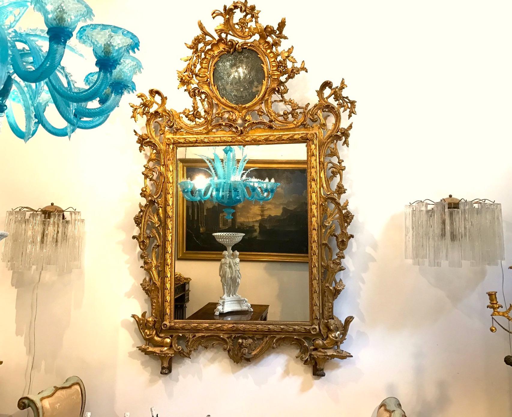 Baroque Exceptionnel miroir italien du 18ème siècle en bois doré sculpté Toscane 1740 en vente