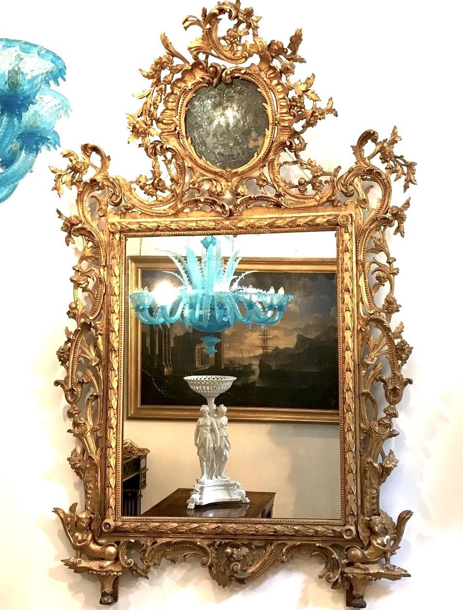 Exceptional Italian 18' Century Carved Gilt-Wood Mirror Tuscany 1740 In Good Condition For Sale In Rome, IT