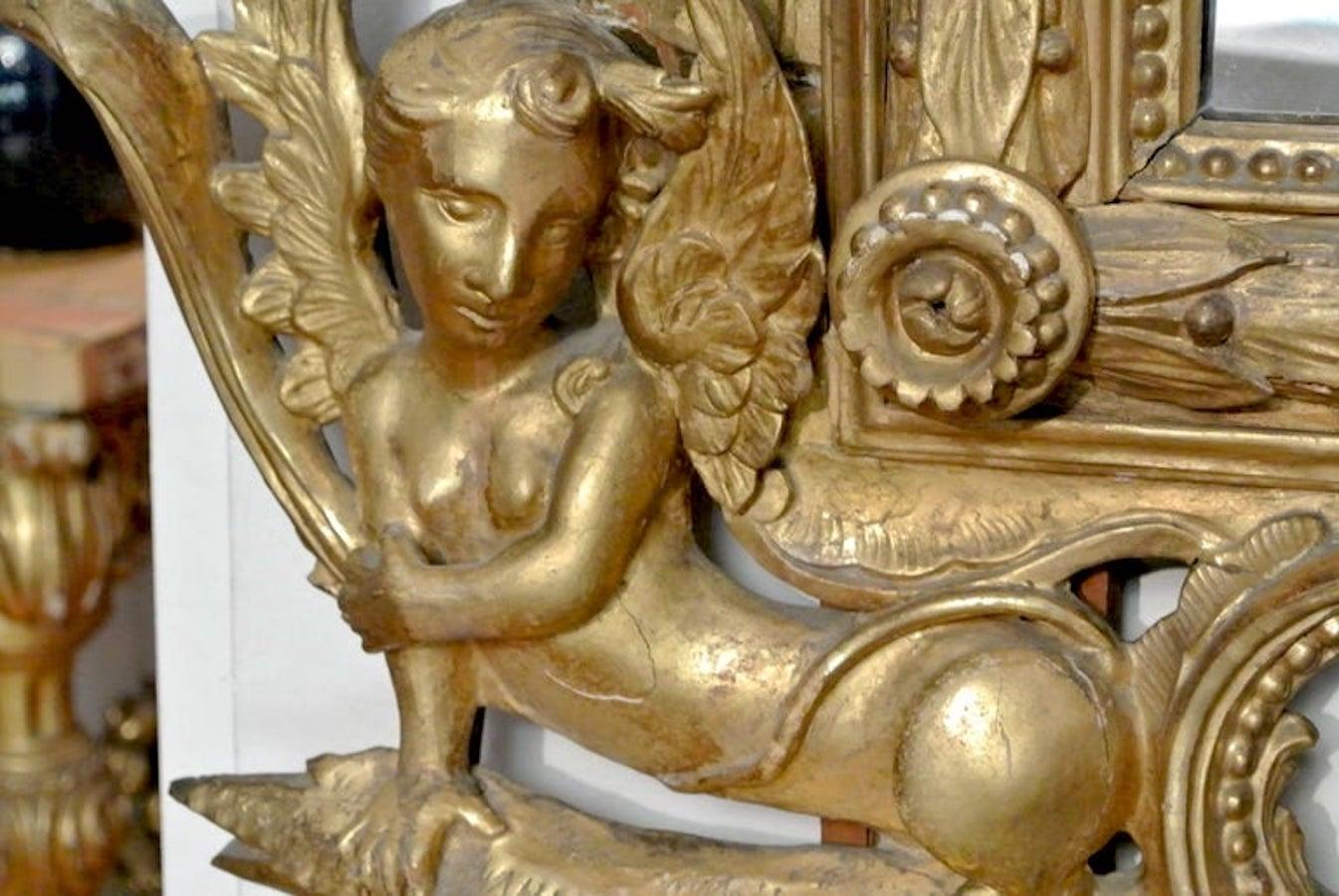 Bois Exceptionnel miroir italien du 18ème siècle en bois doré sculpté Toscane 1740 en vente