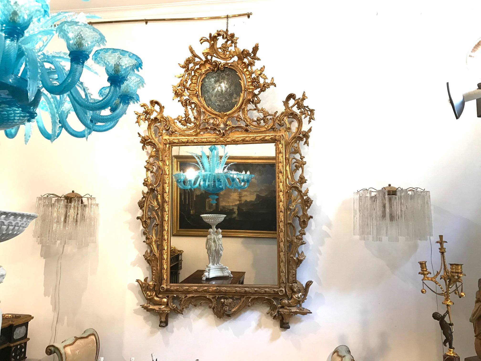 Exceptionnel miroir italien du 18ème siècle en bois doré sculpté Toscane 1740 en vente 1