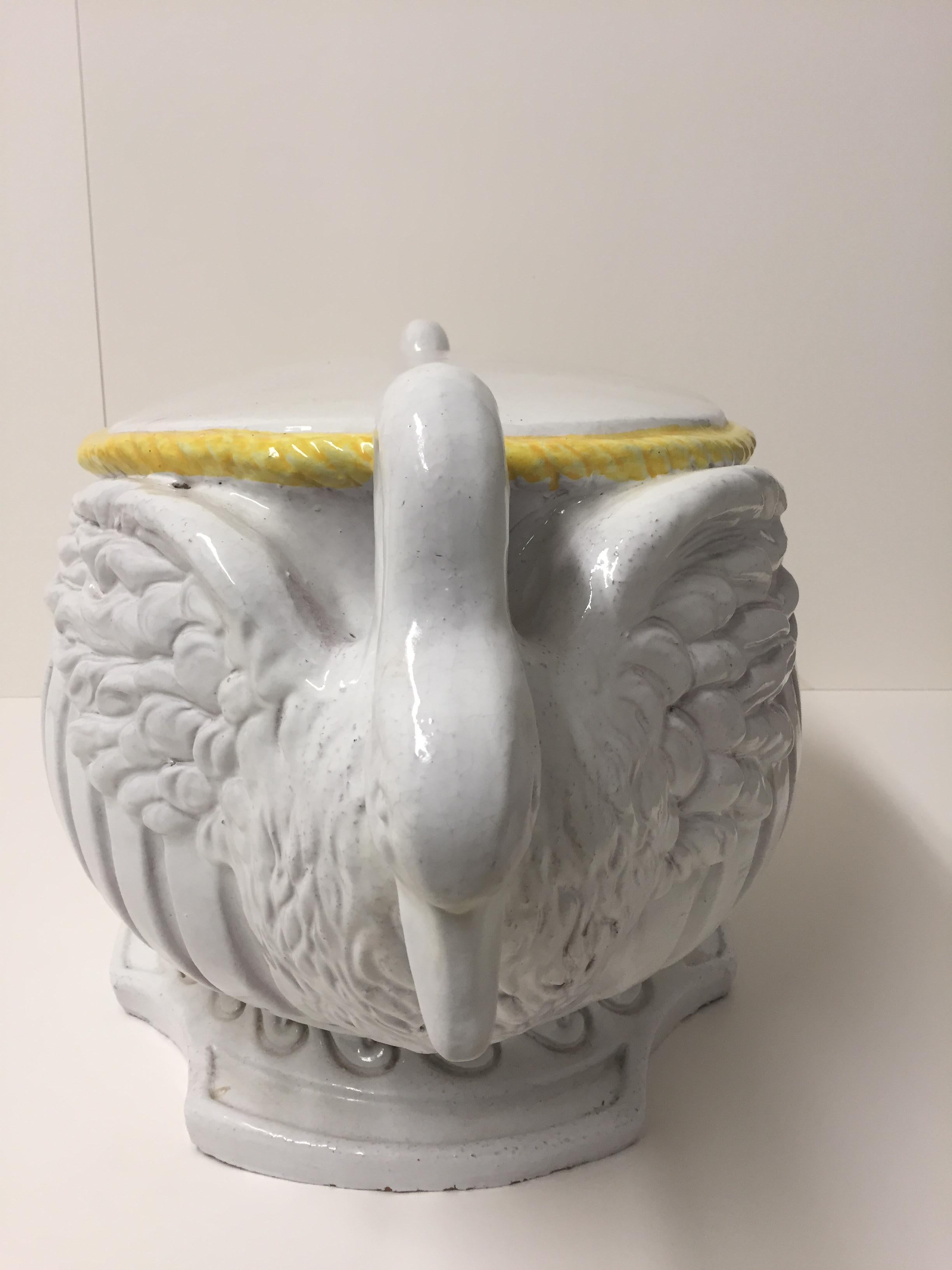 Exceptional Italian Ceramic Swan Motif Oval Garden Seat Table im Zustand „Hervorragend“ in Hopewell, NJ