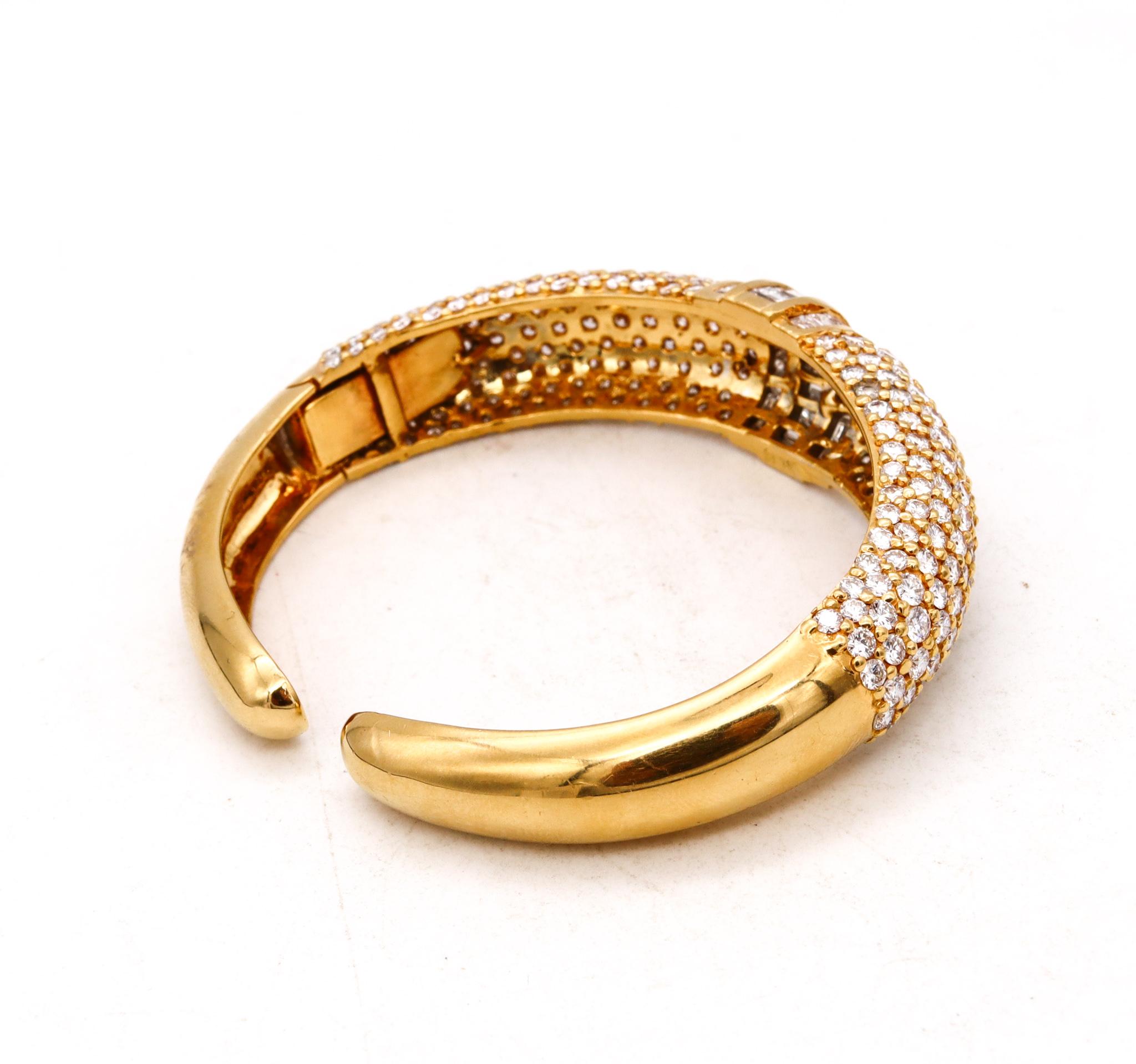 Exceptionnel bracelet moderne de créateur italien en or 18 carats avec 21,12 carats de diamants VS Excellent état - En vente à Miami, FL