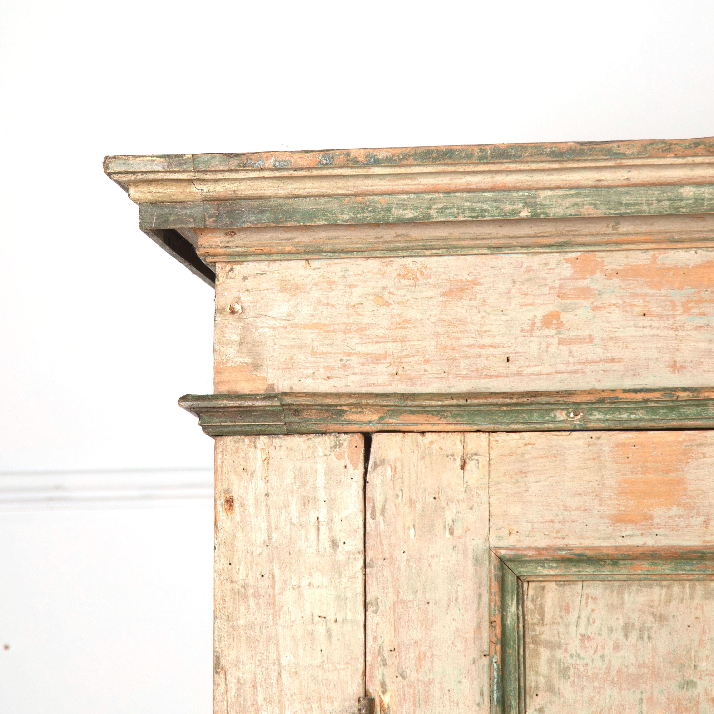 Exceptional Italian Four-Door Cupboard, circa 1800 In Fair Condition In Gloucestershire, GB