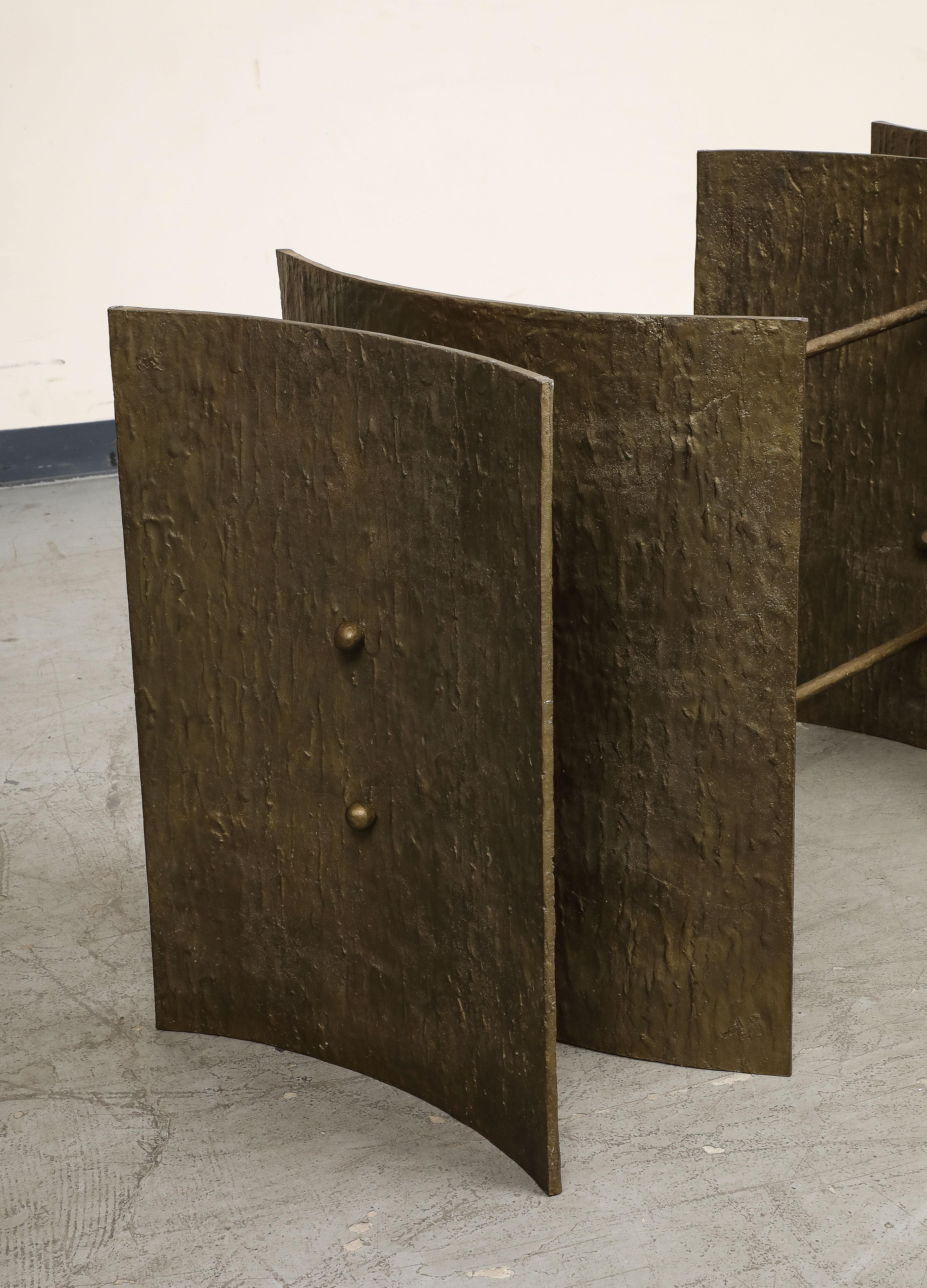Exceptionnelle base de table sculpturale italienne en bronze intégral, vers les années 1970 en vente 6