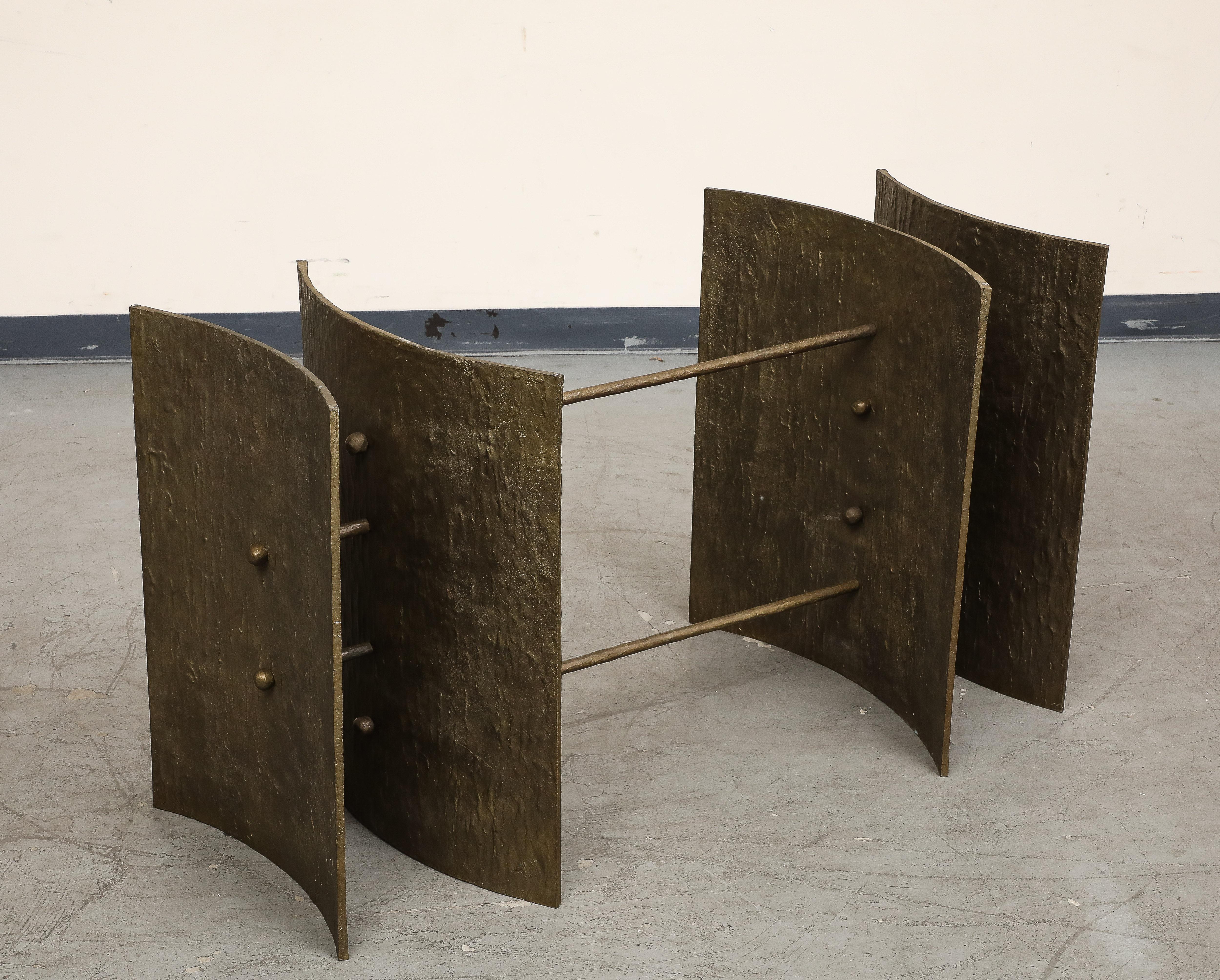 Exceptionnelle base de table sculpturale italienne en bronze intégral, vers les années 1970 Bon état - En vente à Chicago, IL