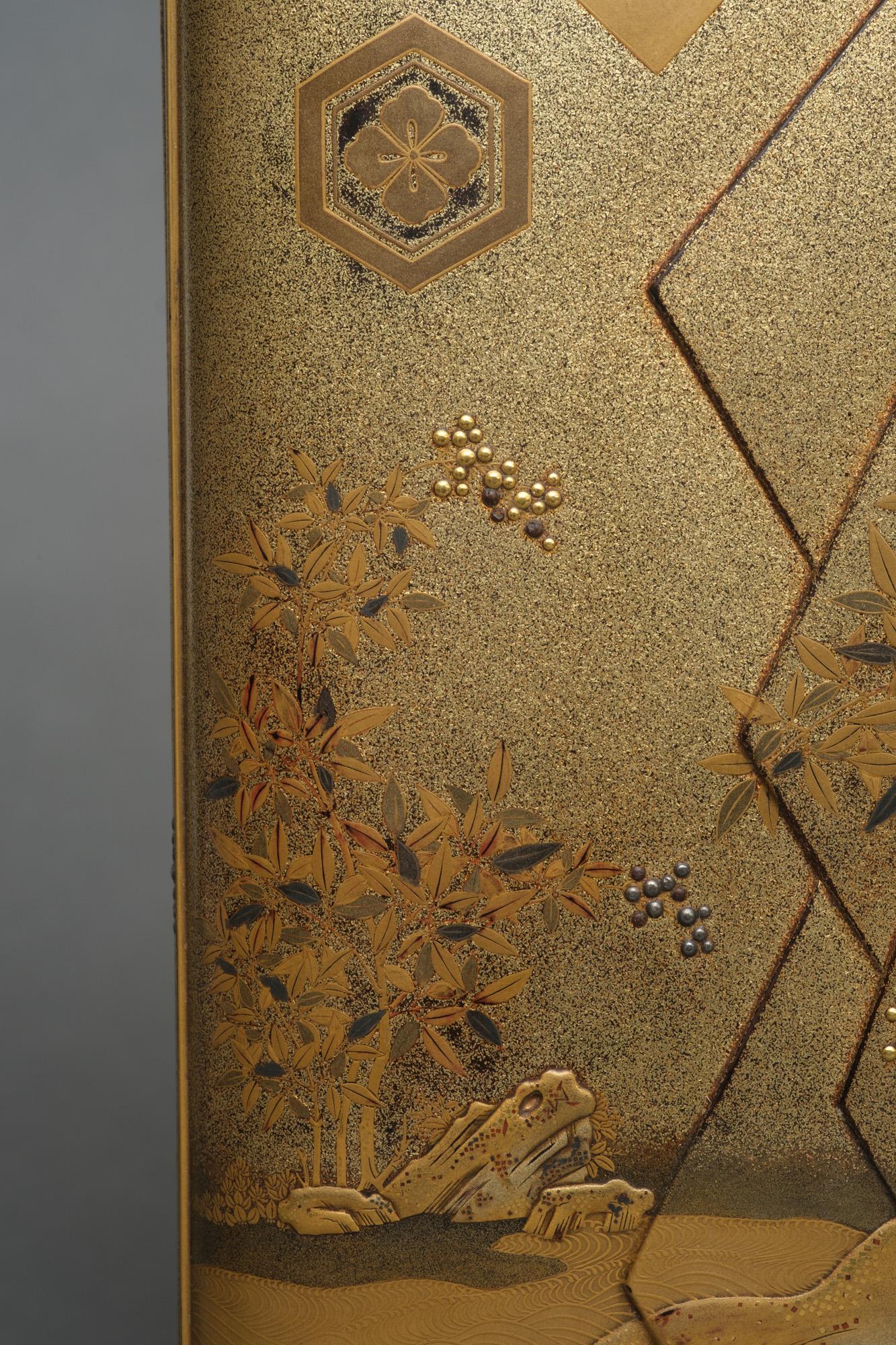 Fatto a mano Eccezionale Tebako giapponese in lacca d'oro 手箱 'Scatola per accessori personali' in vendita