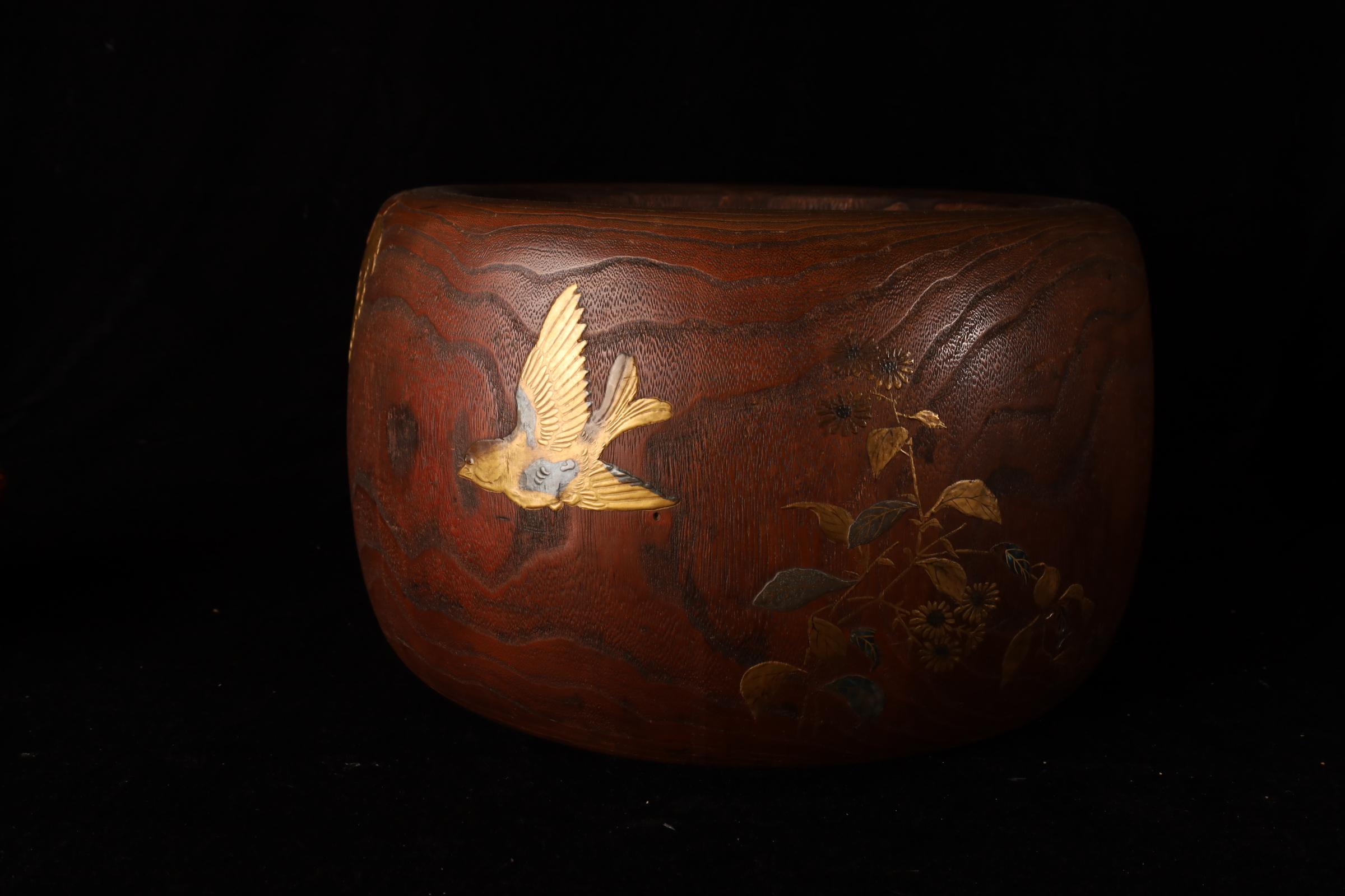 Exceptionnel Hibachi japonais laqué avec fleurs de pavot en Mak d'or et d'argent en vente 3