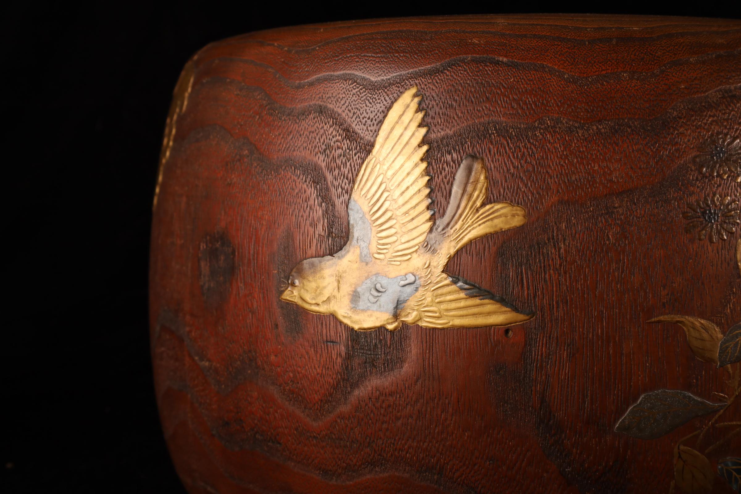 Exceptionnel Hibachi japonais laqué avec fleurs de pavot en Mak d'or et d'argent en vente 4