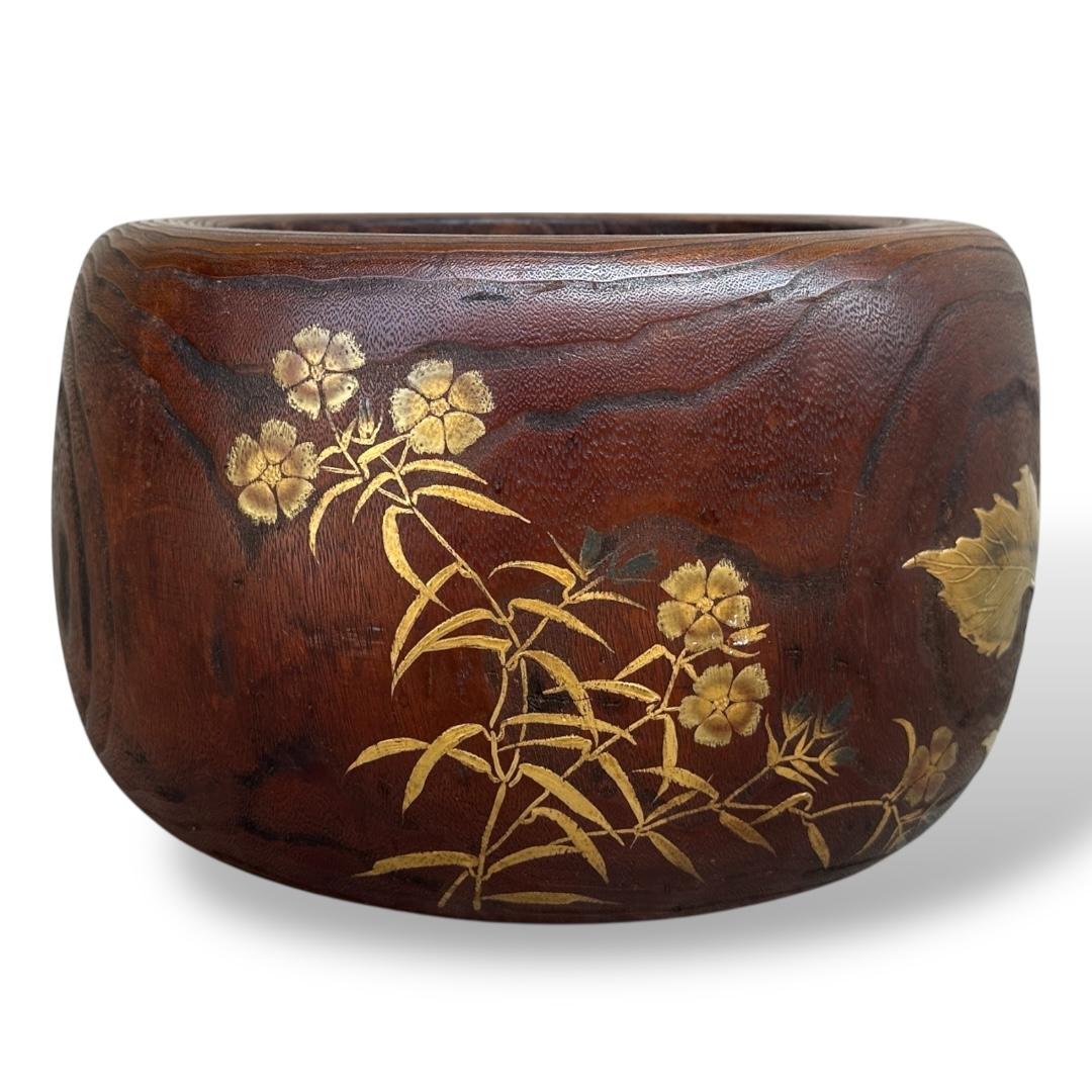 Exceptional Japanese Lacquered Hibachi with Poppy Flowers in Gold and Silver Mak For Sale 6