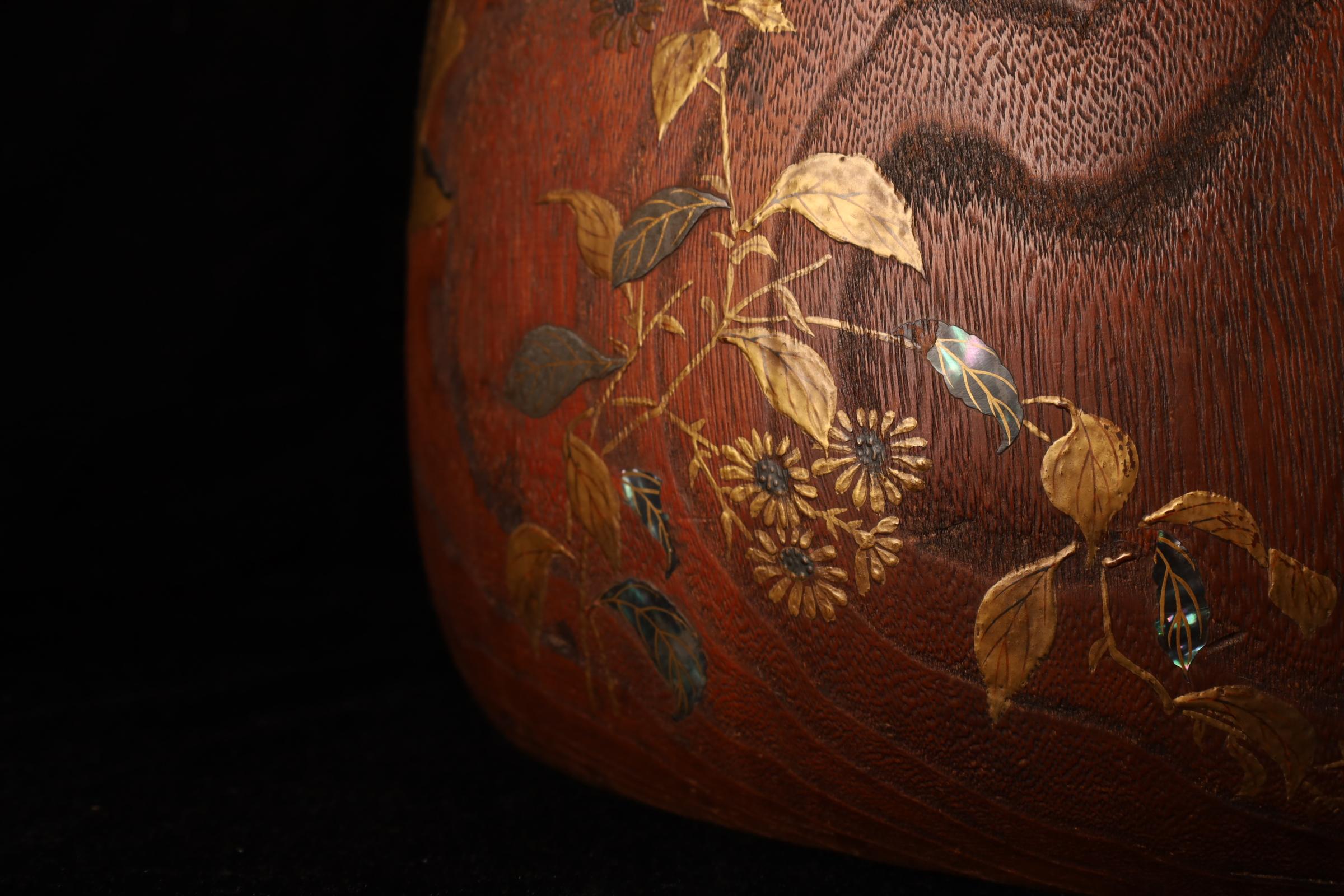 Exceptionnel Hibachi japonais laqué avec fleurs de pavot en Mak d'or et d'argent en vente 6