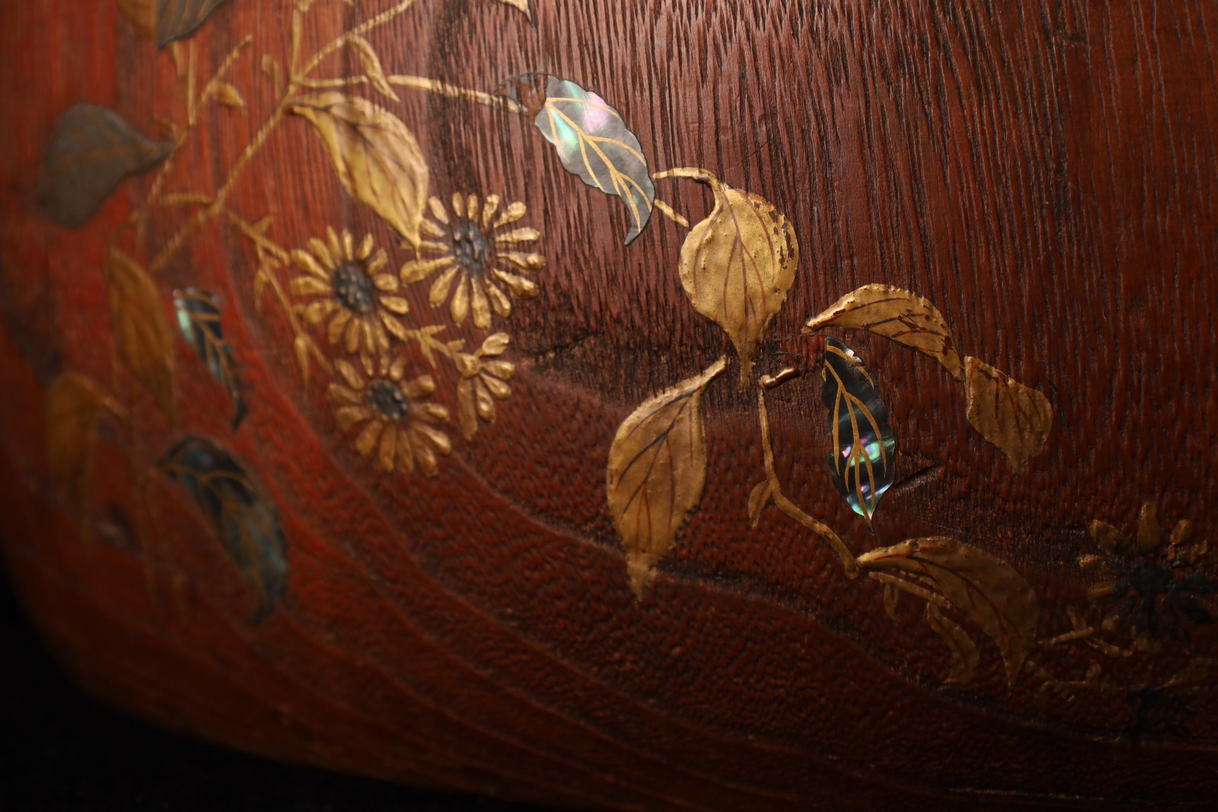 Exceptionnel Hibachi japonais laqué avec fleurs de pavot en Mak d'or et d'argent en vente 7