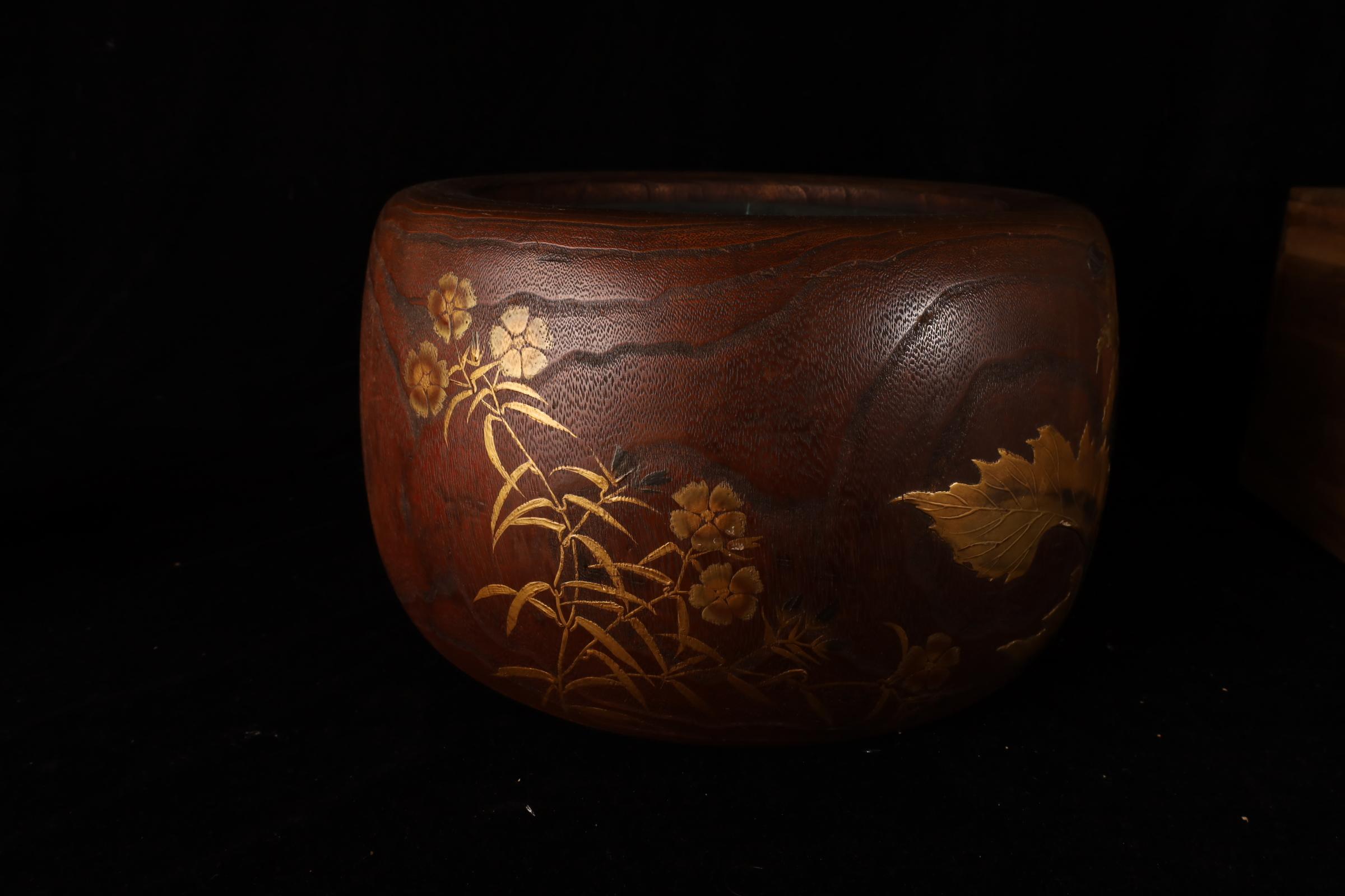 Exceptionnel Hibachi japonais laqué avec fleurs de pavot en Mak d'or et d'argent en vente 8