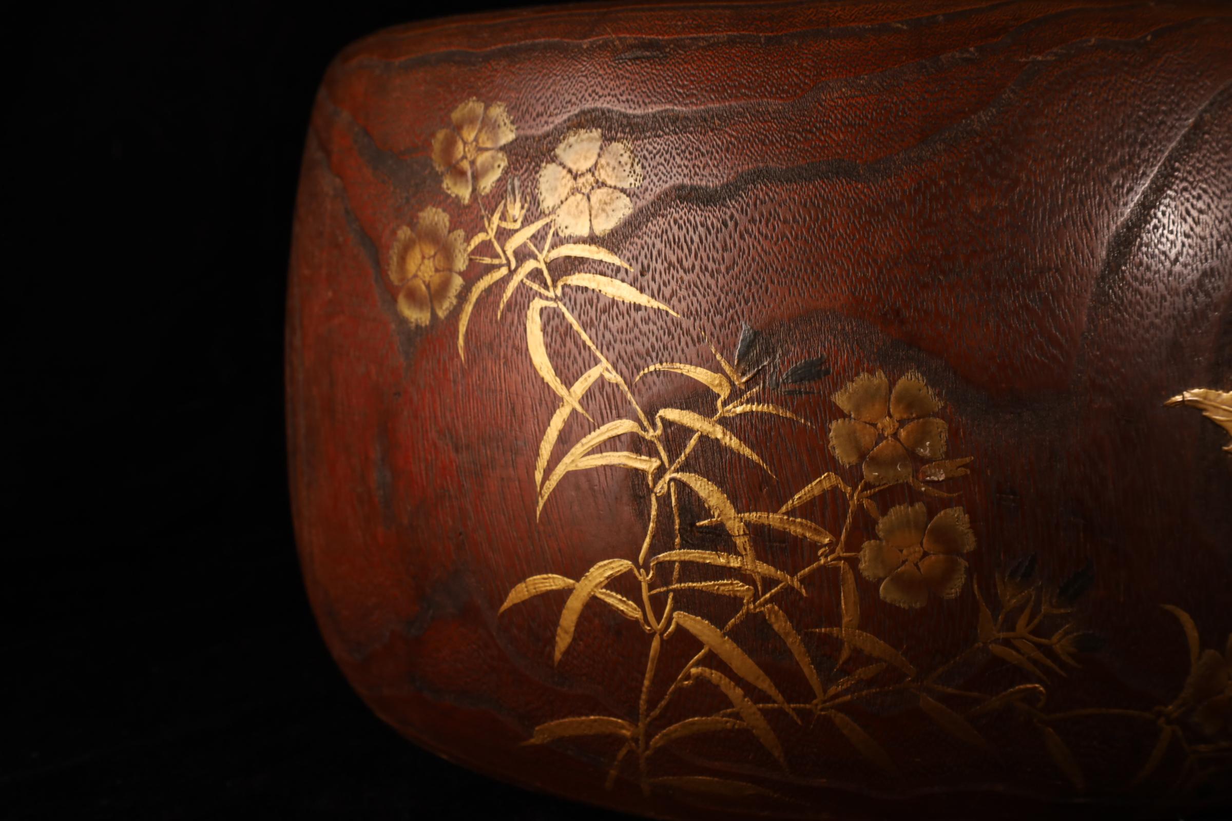 Exceptionnel Hibachi japonais laqué avec fleurs de pavot en Mak d'or et d'argent en vente 9