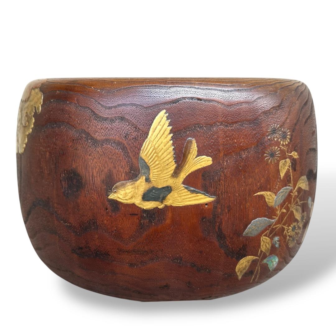 Exceptional Japanese Lacquered Hibachi with Poppy Flowers in Gold and Silver Mak For Sale 1