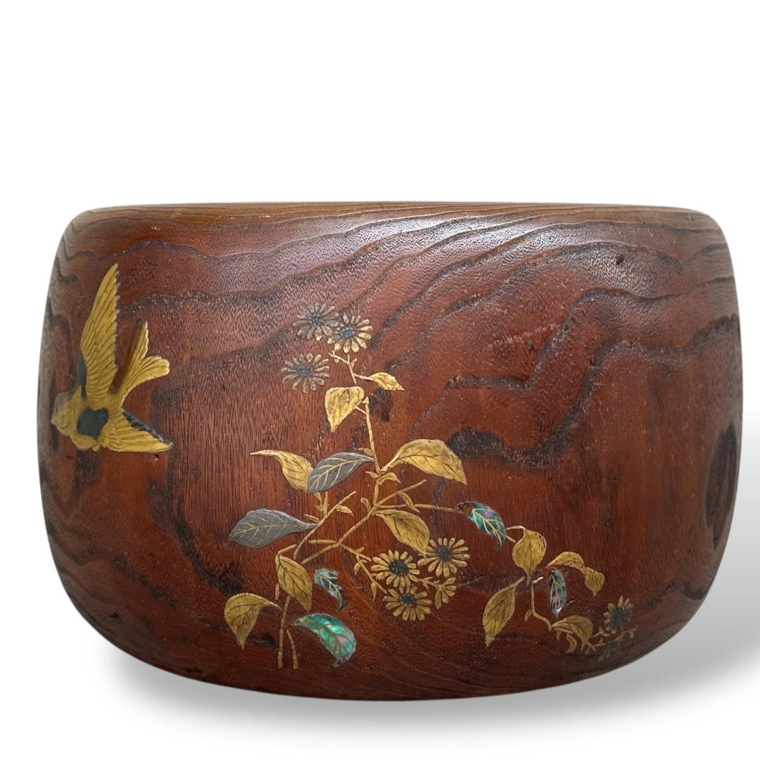 Exceptional Japanese Lacquered Hibachi with Poppy Flowers in Gold and Silver Mak For Sale 2